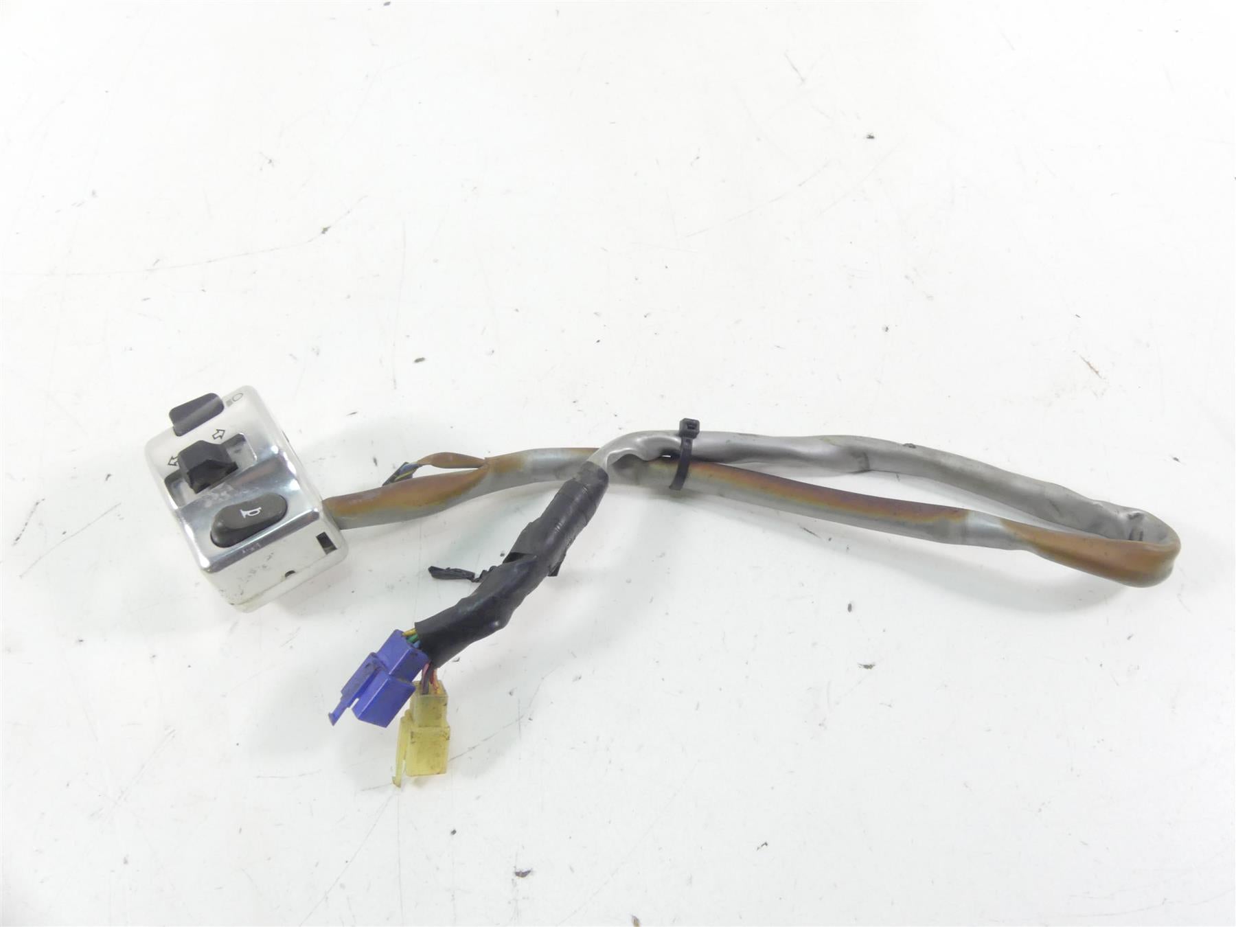 2001 Yamaha XV1600 Road Star Left Hand Turn Signal Control Switch 5BN-83973-00 | Mototech271