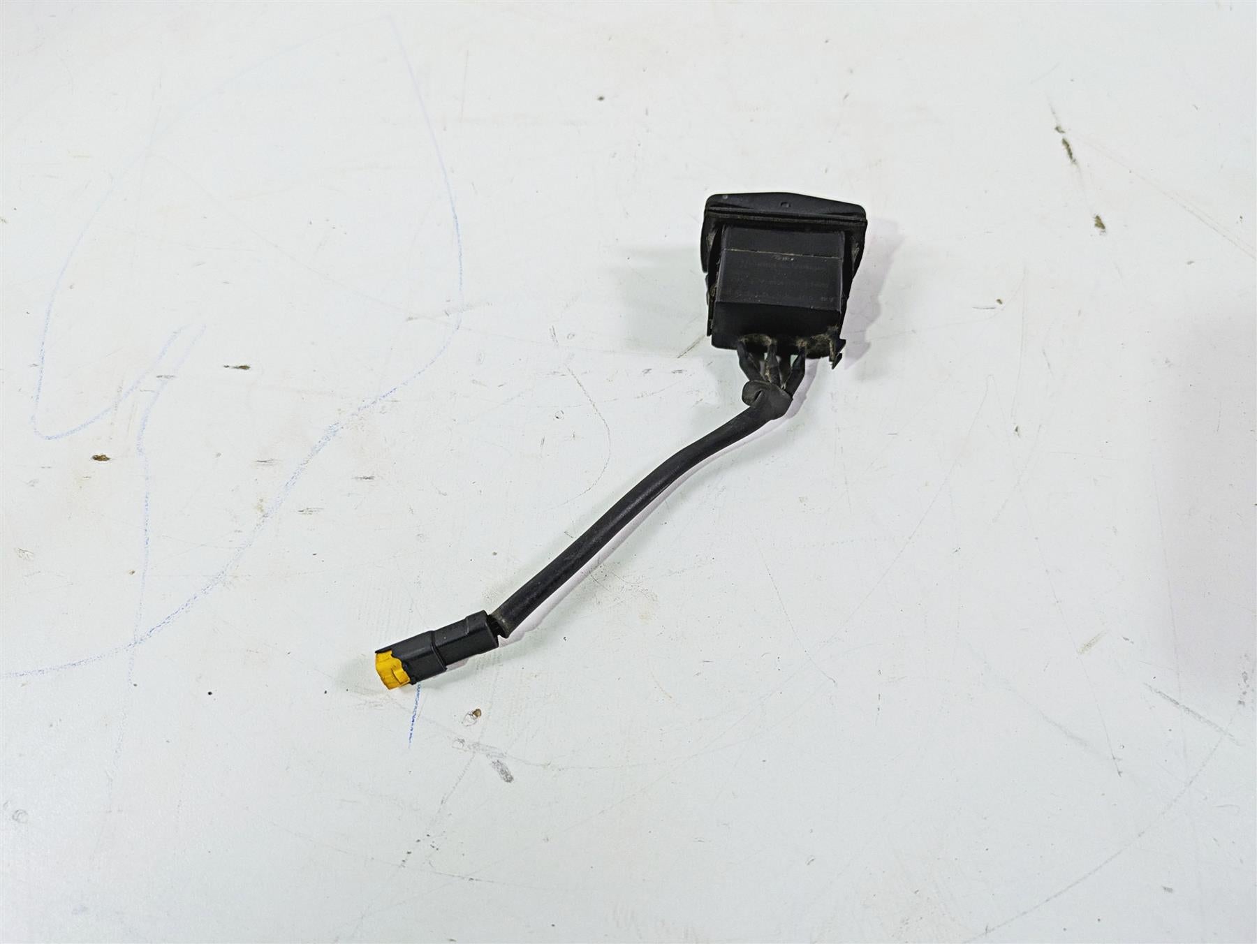 2013 Triumph Tiger 1215 Explorer Heated Seat Switch - Read T2505150 {{ shop.shopifyCountryName }} - Mototech271