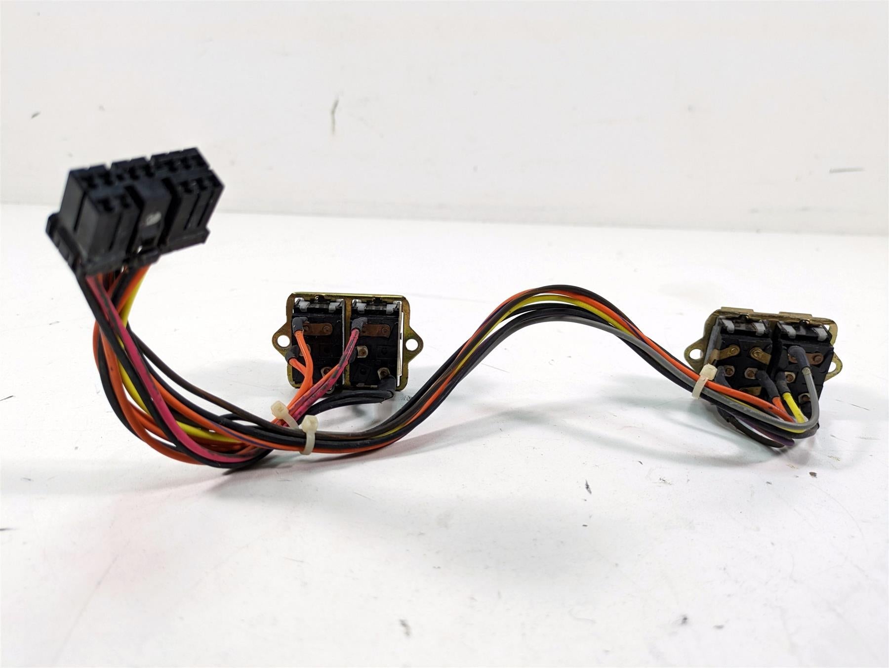 2006 Harley Touring FLHTCUI Electra Glide Auxiliary Switches Set 70279-98 {{ shop.shopifyCountryName }} - Mototech271