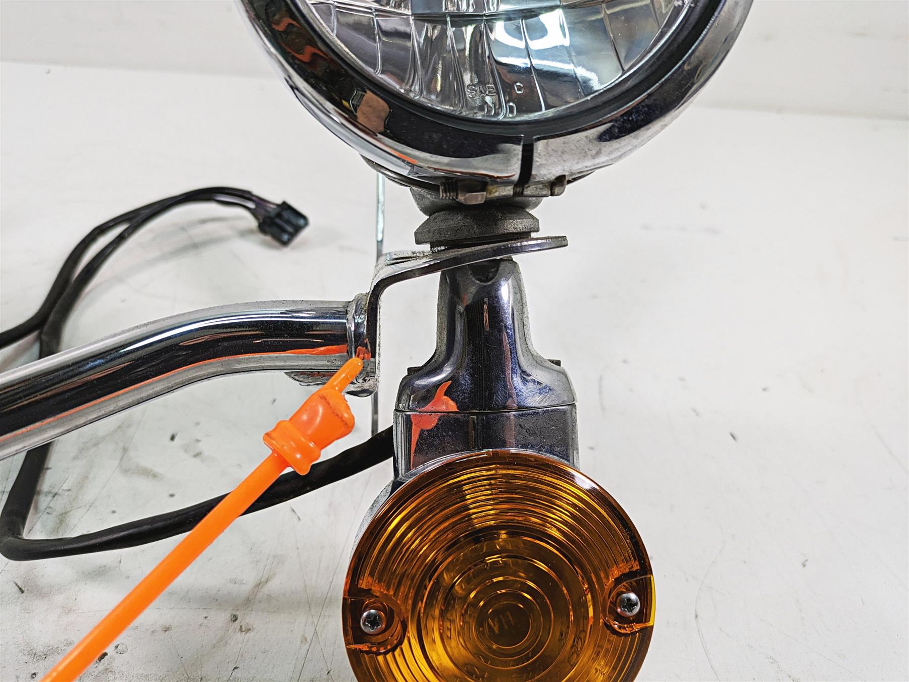 2011 Harley Touring FLHR Road King Front Spotlight Blinker Bar 68712-94A {{ shop.shopifyCountryName }} - Mototech271