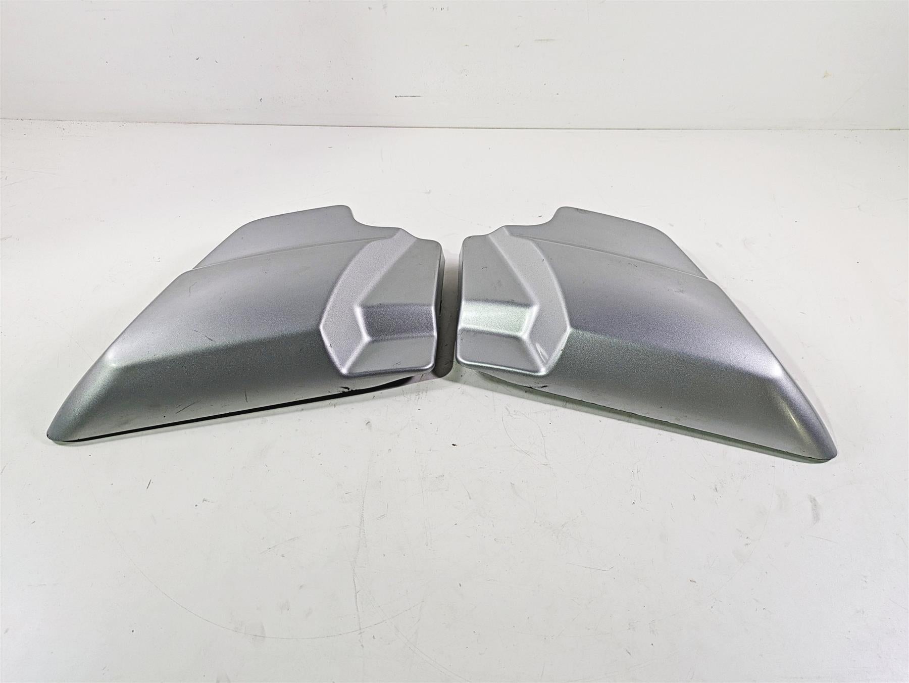 2010 Harley Touring FLHX Street Glide Side Cover Set Silver 66048-09A 66250-09 {{ shop.shopifyCountryName }} - Mototech271