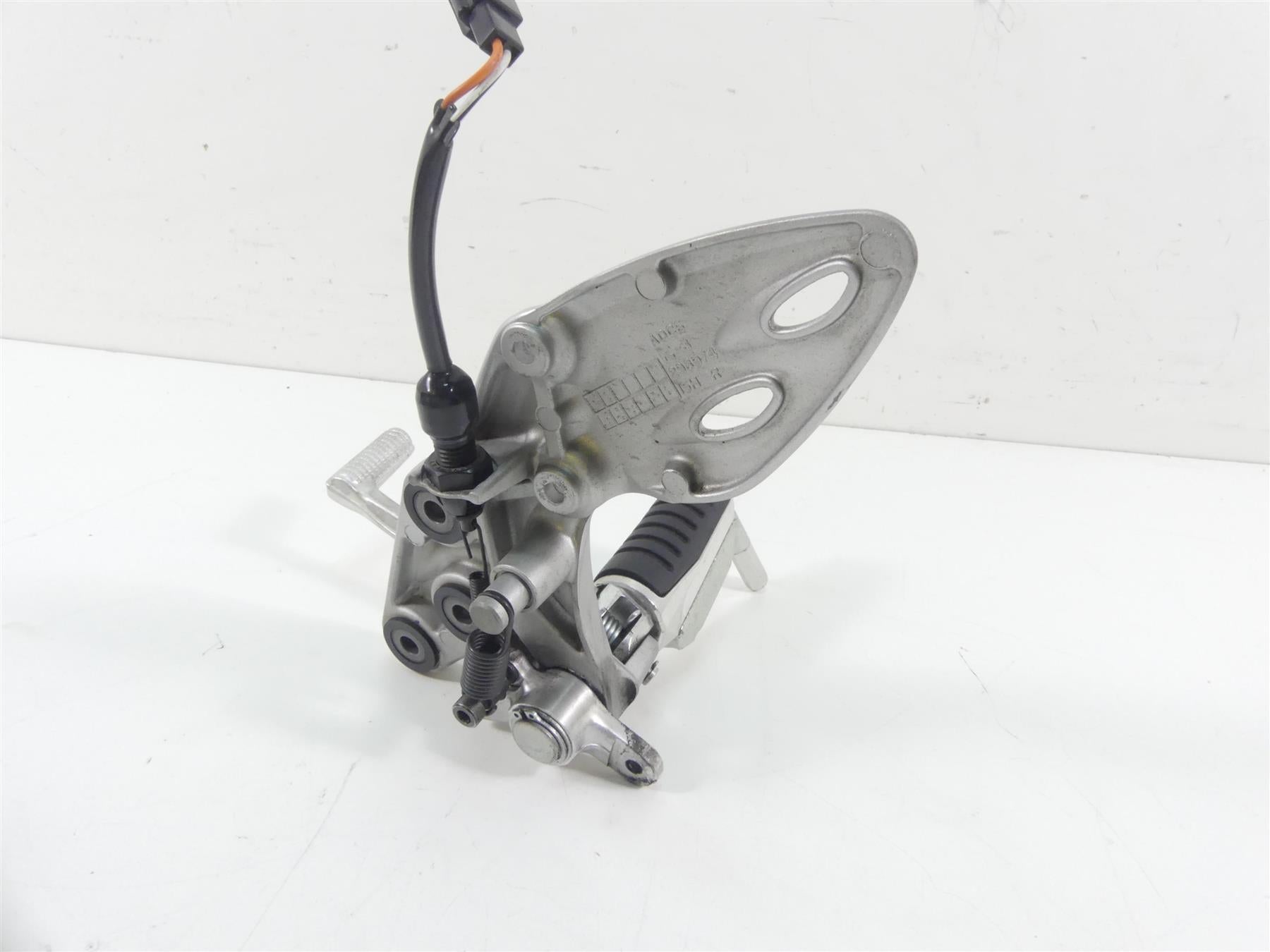 2020 Suzuki GSX1300 R Hayabusa Right Front Footpeg & Brake Pedal 43510-15H00 {{ shop.shopifyCountryName }} - Mototech271