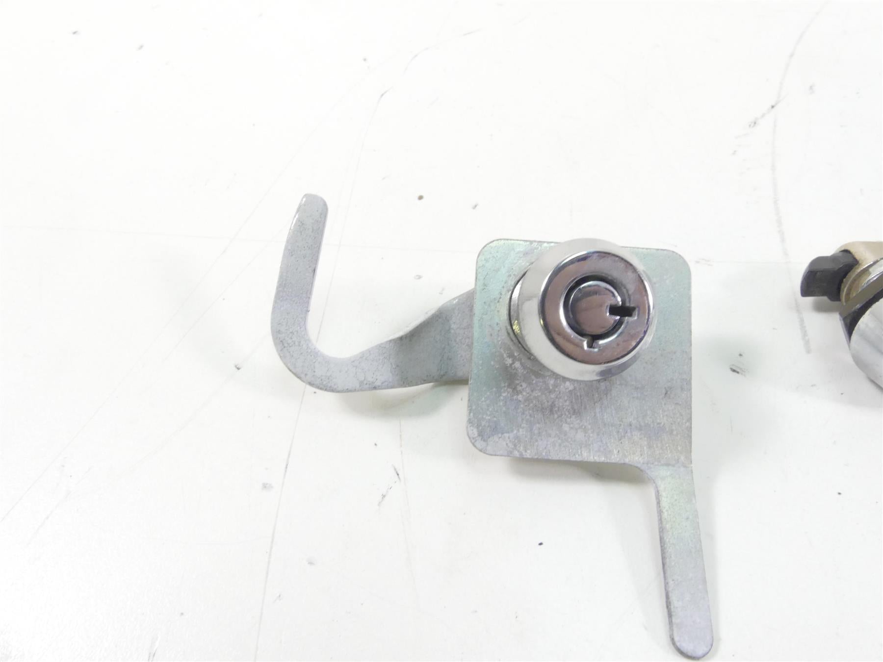 1999 Harley Touring FLHTCUI Electra Glide Ignition Switch Key Lock Set 71526-93B {{ shop.shopifyCountryName }} - Mototech271
