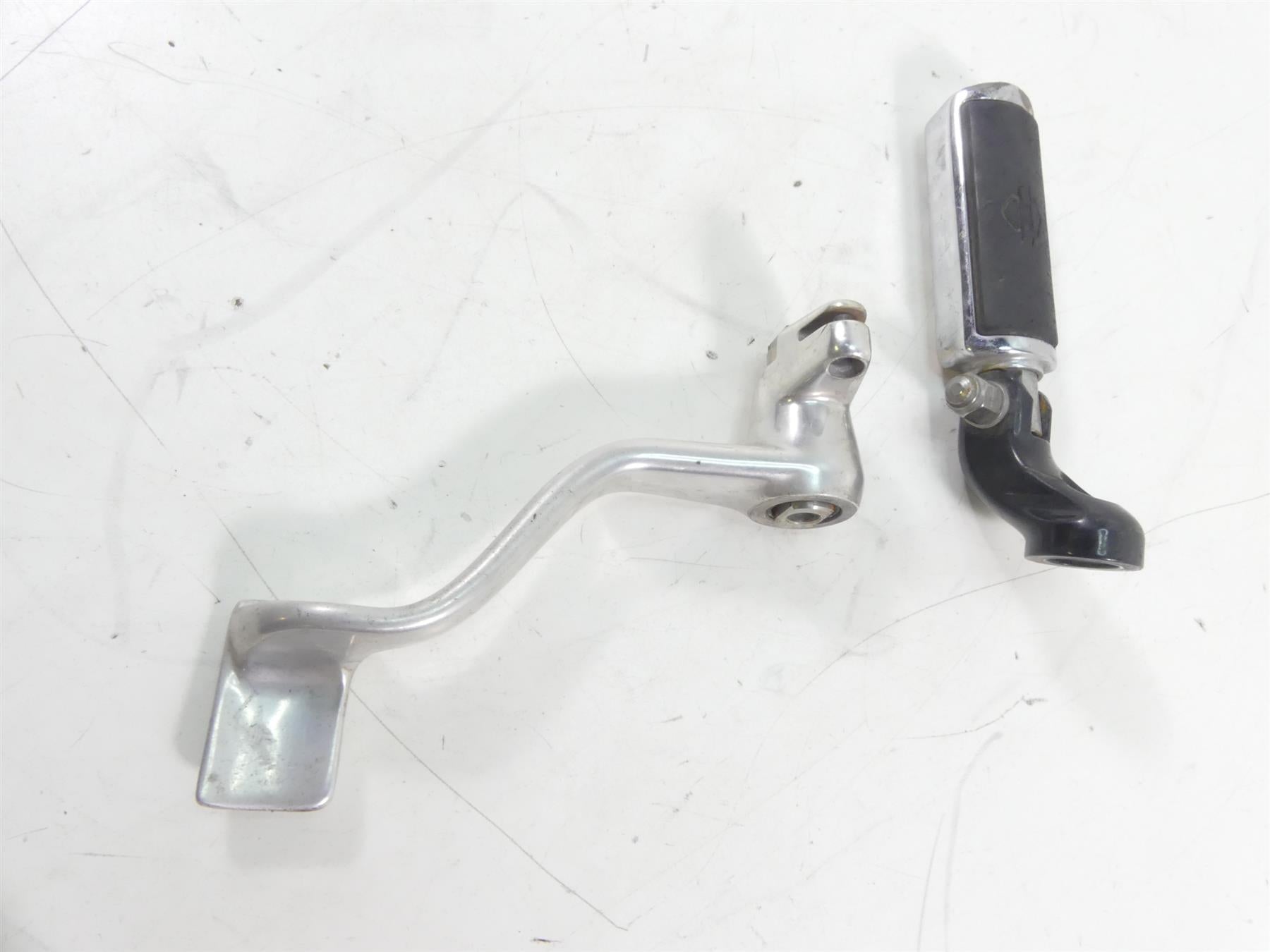 2013 Harley Davidson VRSCF Muscle Right Front Footpeg And Brake Parts 54046-12 {{ shop.shopifyCountryName }} - Mototech271
