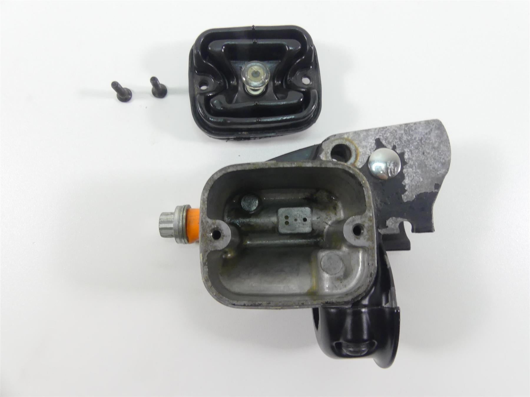 2008 Harley Softail FLSTSB Cross Bones Front Brake Master Cylinder 9/16 45019-08 {{ shop.shopifyCountryName }} - Mototech271