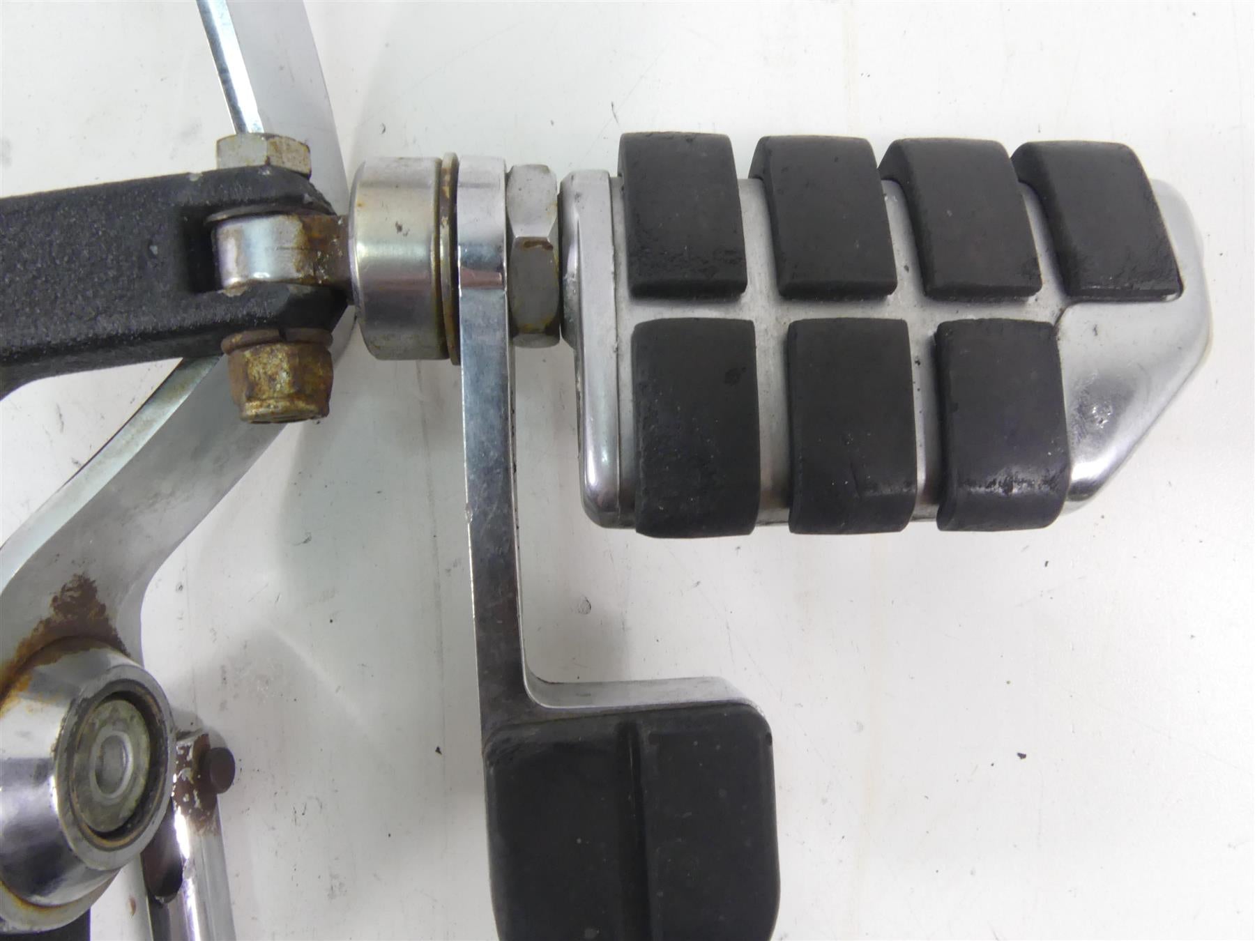 1998 Harley Dyna FXDL Low Rider Raider Front FW Control Footpeg Lever 30-7050 {{ shop.shopifyCountryName }} - Mototech271