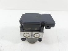 Load image into Gallery viewer, 2014 Harley Touring FLHX Street Glide Bosch Abs Brake Pump Module 41100013A
