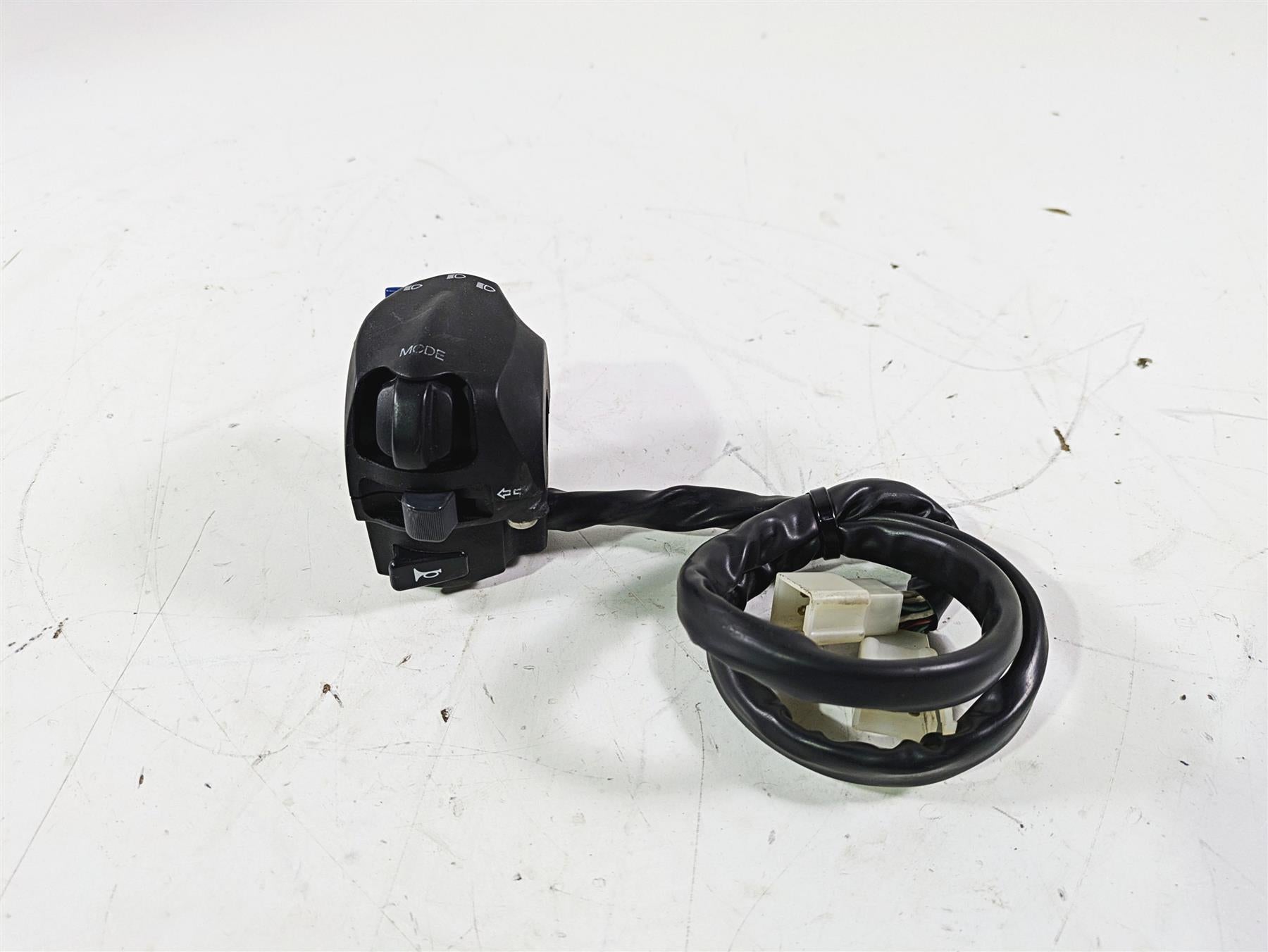 2016 Moto Guzzi Stelvio 1200 8V NTX Left Hand Control Switch Heat - Read 886229 | Mototech271