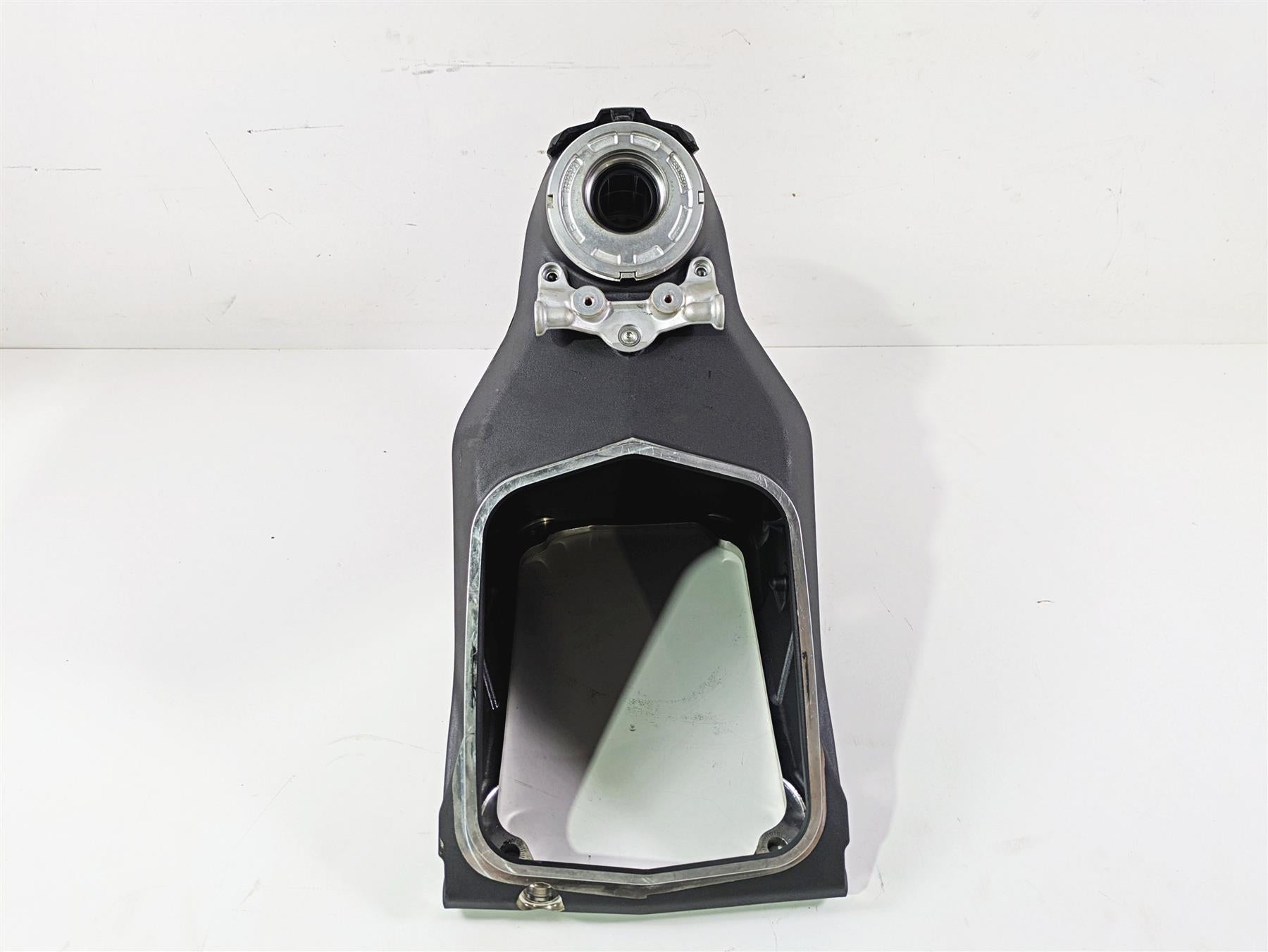 2022 Ducati Streetfighter V2 Straight Main Frame Chassis Air Box With Texas Salvage Title 47028371AA {{ shop.shopifyCountryName }} - Mototech271