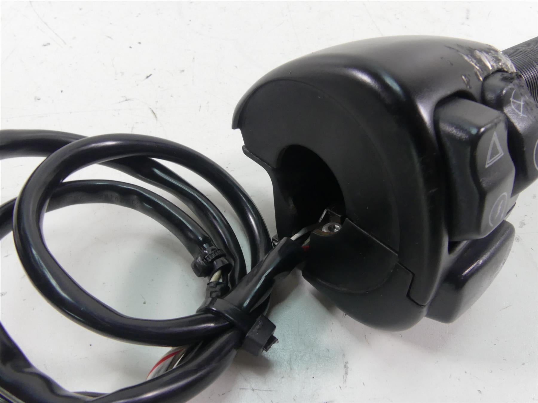 2021 Harley Softail FXBBS Street Bob Right Hand Throttle Control Switch 71500462 {{ shop.shopifyCountryName }} - Mototech271
