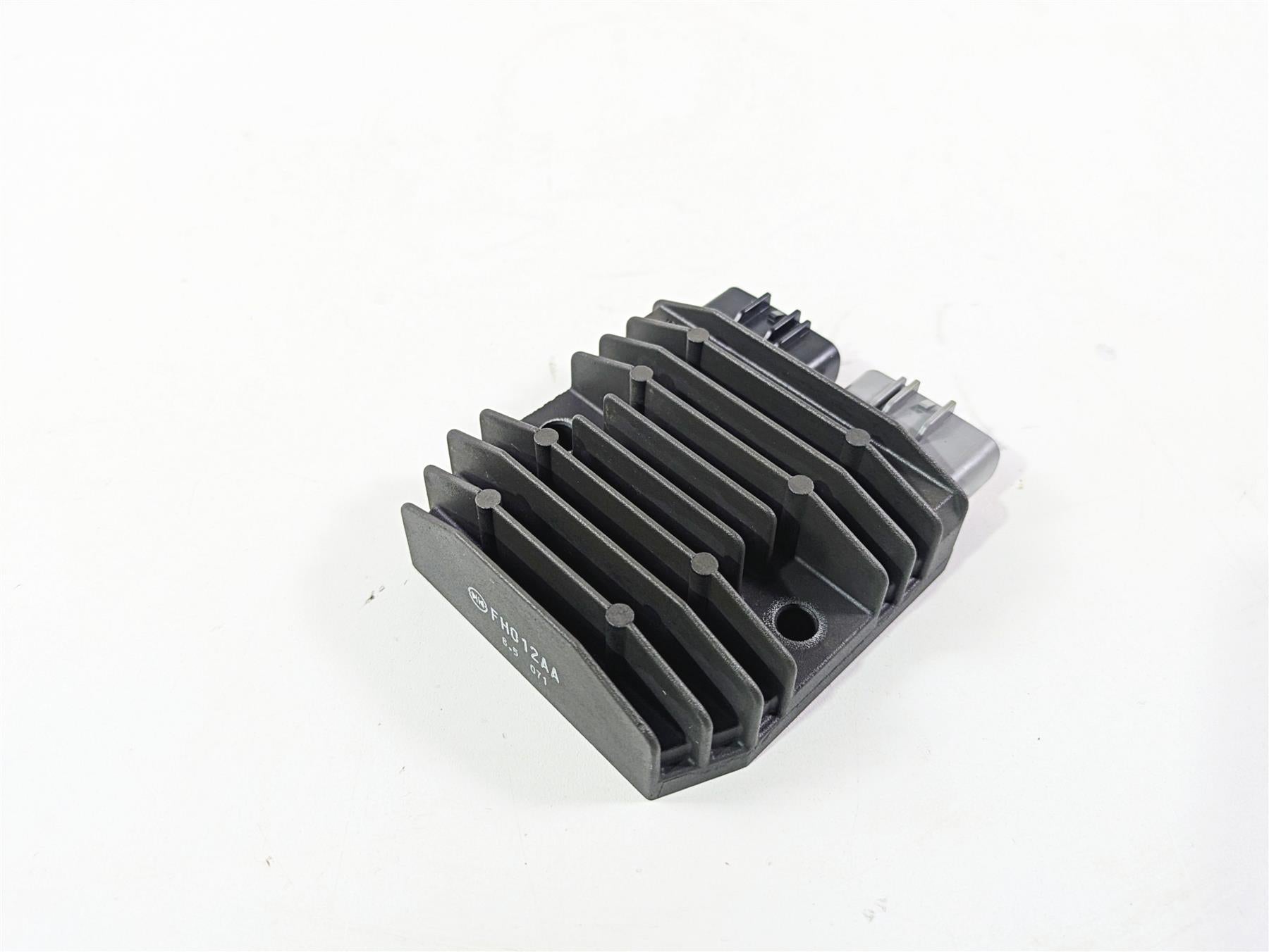 2009 Yamaha FZ1 FZS10 Fazer Rectifier Voltage Regulator FH012AA 1D7-81960-01-00 {{ shop.shopifyCountryName }} - Mototech271