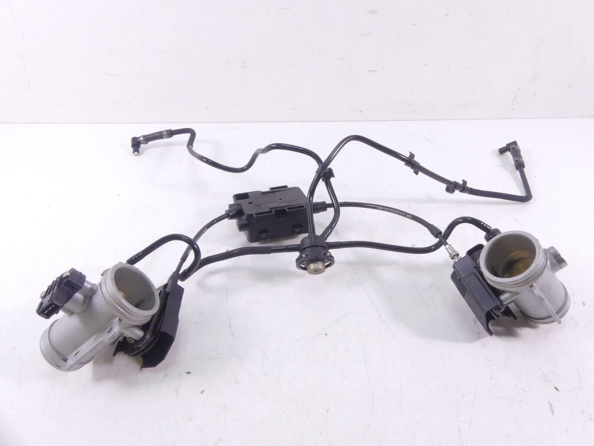 2005 BMW R1200GS K25 Bing Throttle Body Bodies Fuel Injection - Read 13547672731 {{ shop.shopifyCountryName }} - Mototech271