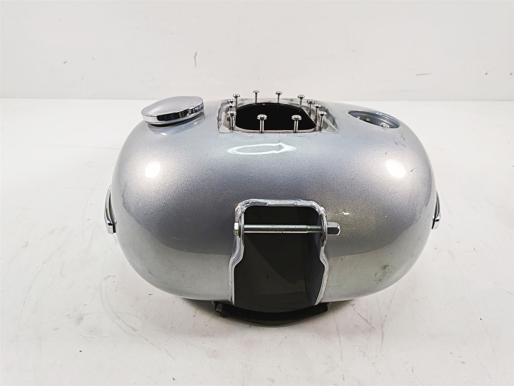 2012 Harley FLD Dyna Switchback Fuel Gas Petrol Tank Reservoir -No Dent 61593-10 {{ shop.shopifyCountryName }} - Mototech271