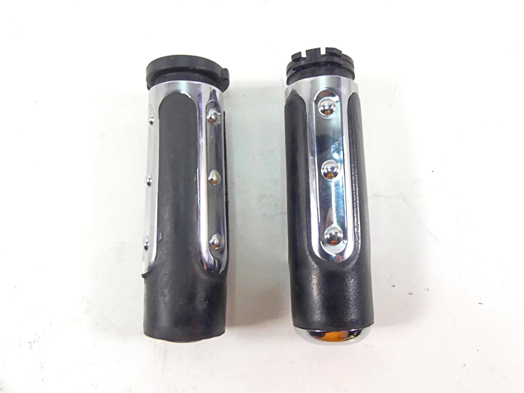 2007 Harley Touring FLHRSE CVO Road King Left Right Hand Grip Set 57202-07 {{ shop.shopifyCountryName }} - Mototech271