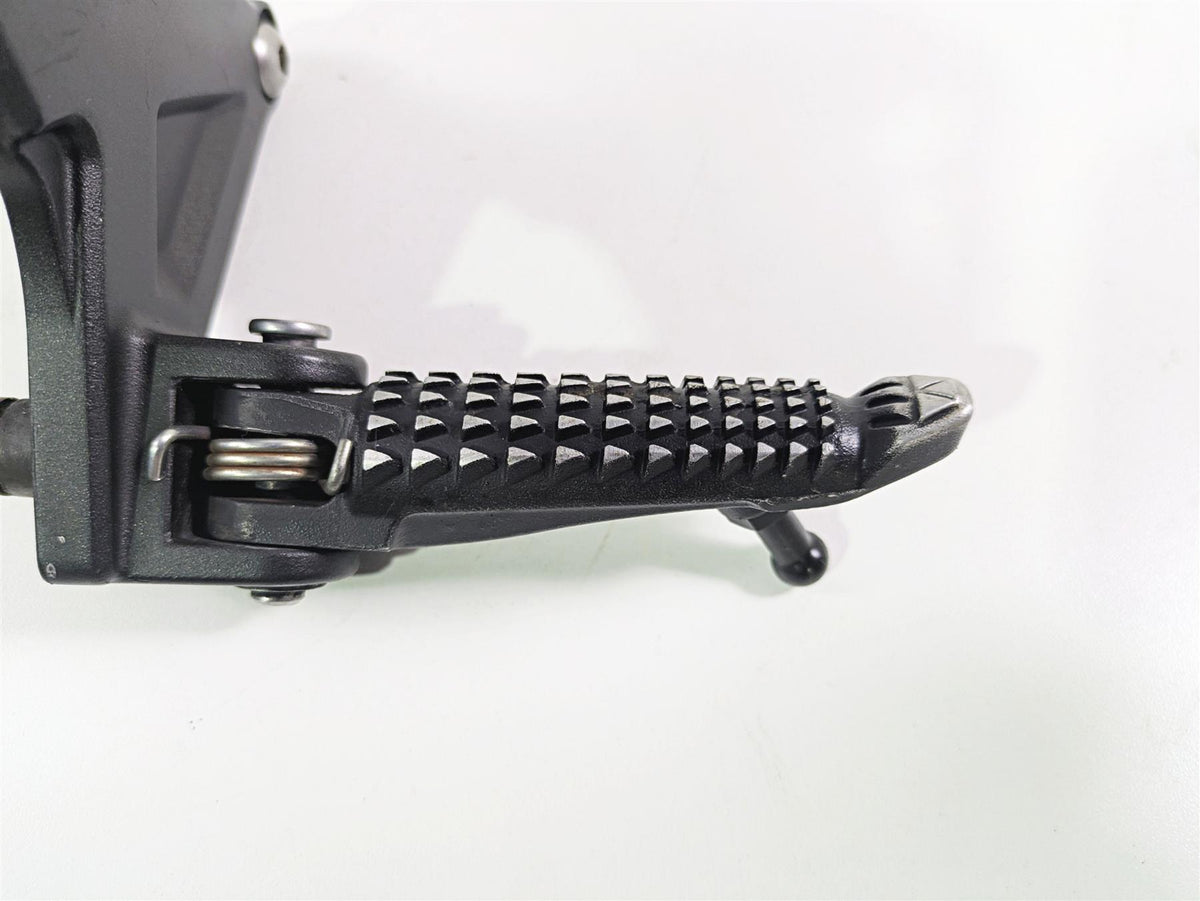2016 Kawasaki ZX10R Ninja Right Front Footpeg + Mount 35063-1331-18R {{ shop.shopifyCountryName }} - Mototech271