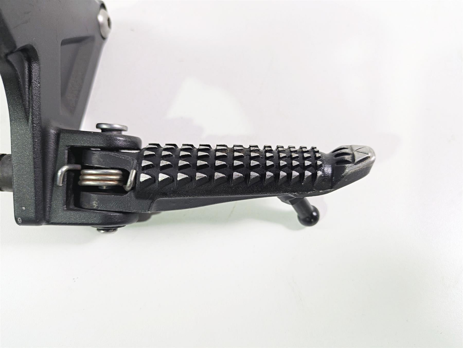 2016 Kawasaki ZX10R Ninja Right Front Footpeg + Mount 35063-1331-18R {{ shop.shopifyCountryName }} - Mototech271