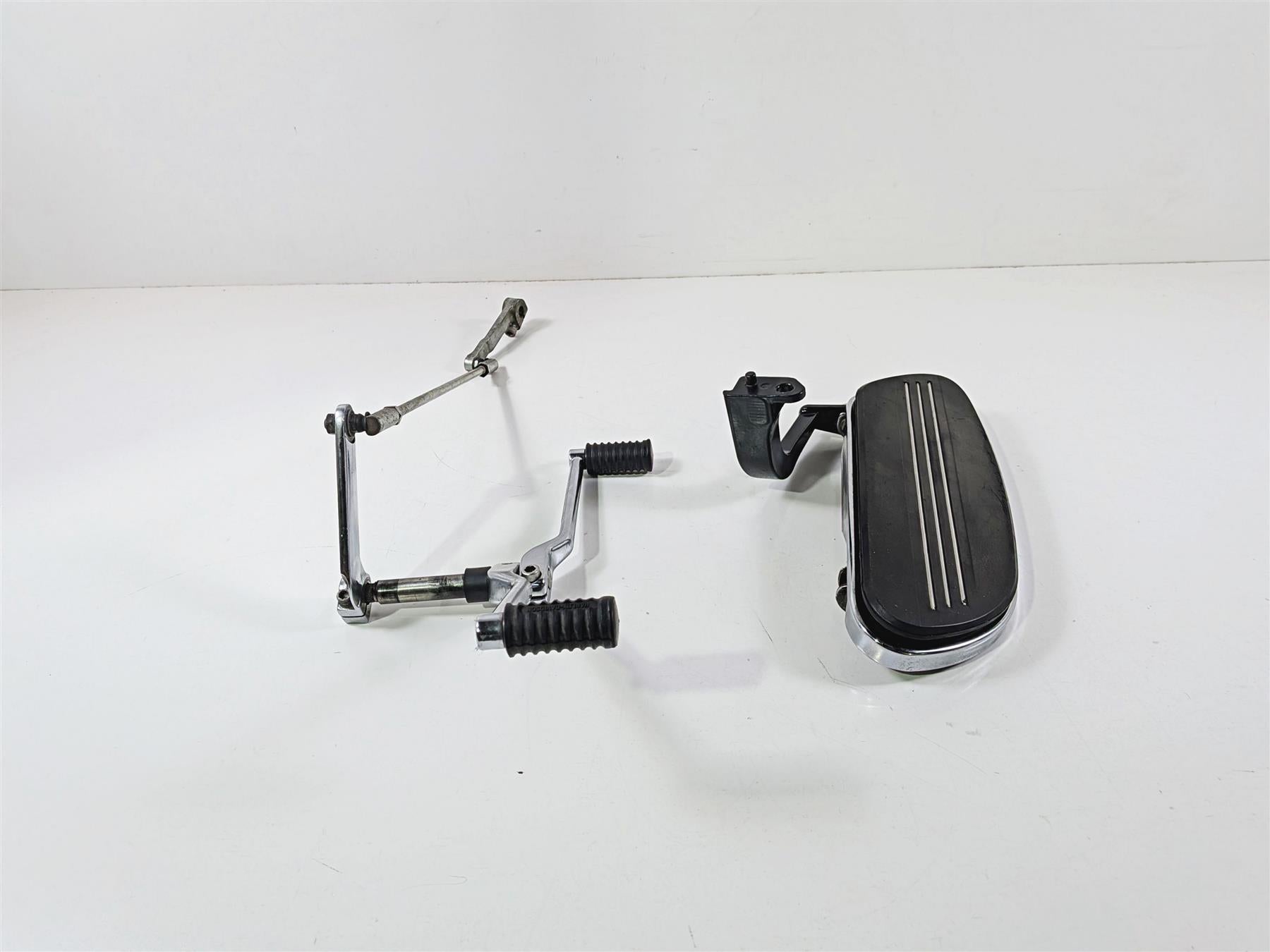 2016 Harley Touring FLHX Street Glide Left Floor Board & Shifter -Read 50622-09A {{ shop.shopifyCountryName }} - Mototech271