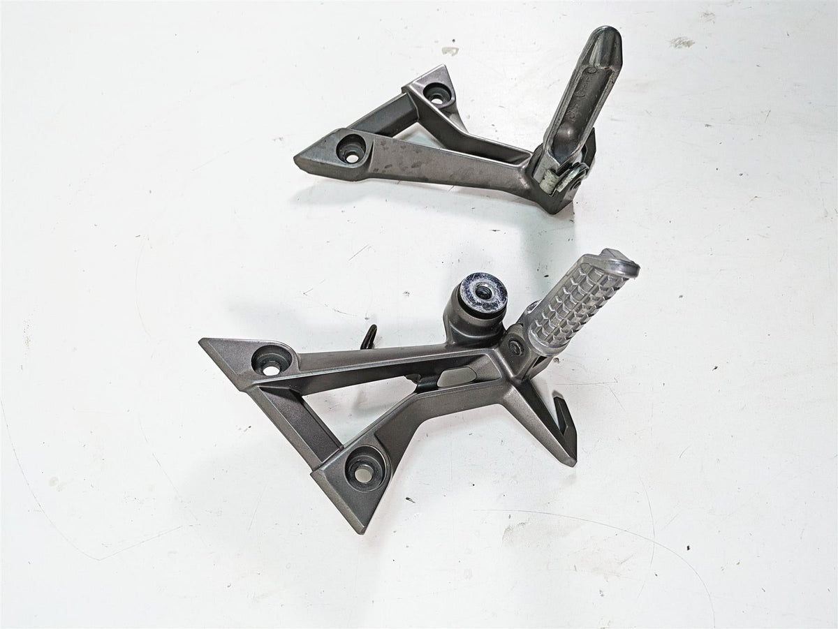 2016 Kawasaki Ninja EX300 Rear Passenger Footpeg Foot Pegs 35063-1271 35063-1272 {{ shop.shopifyCountryName }} - Mototech271
