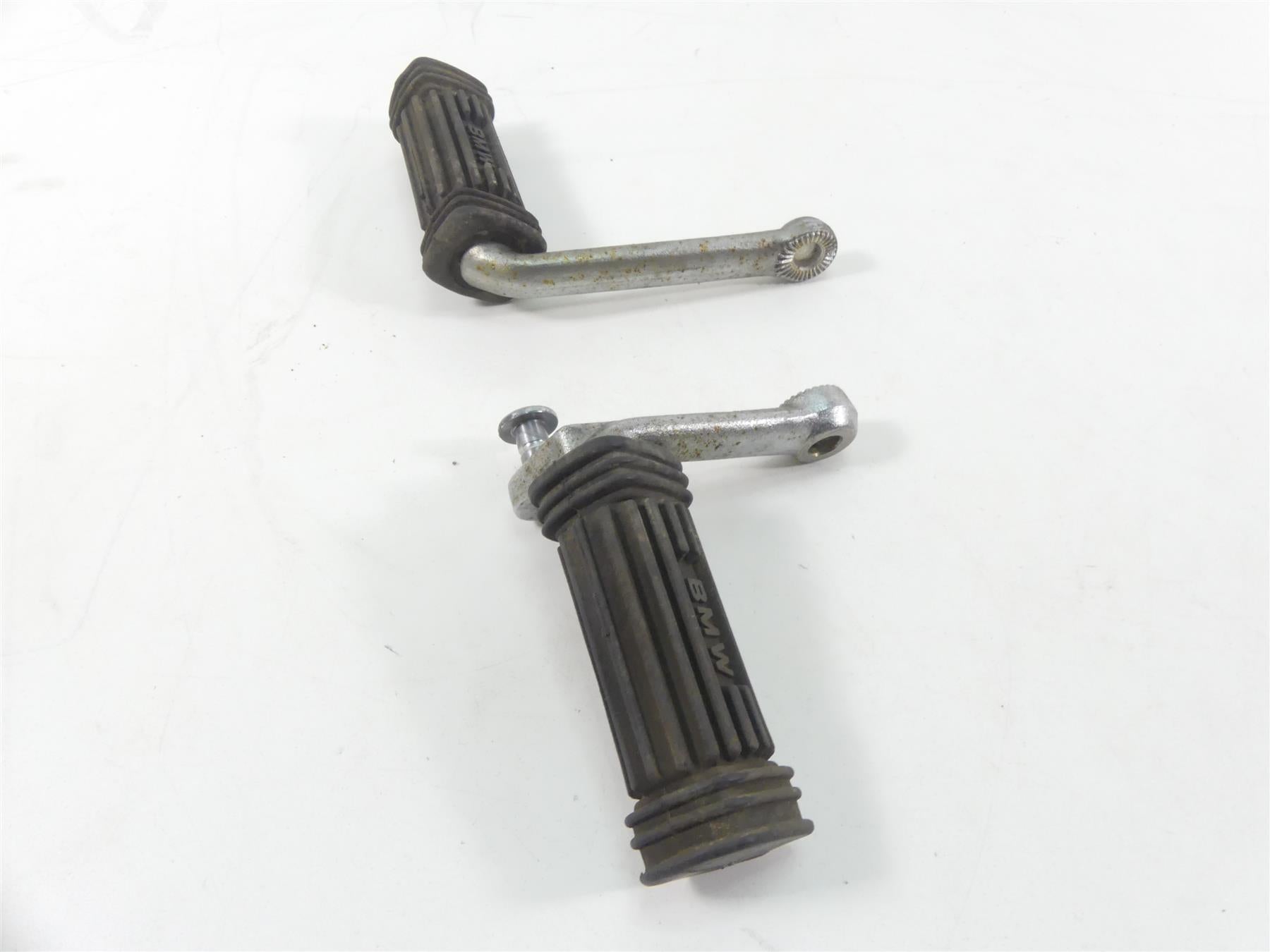 1978 BMW R100 S (2474) Front Rider Footpeg Foot Peg Rest Set 23411236733 {{ shop.shopifyCountryName }} - Mototech271