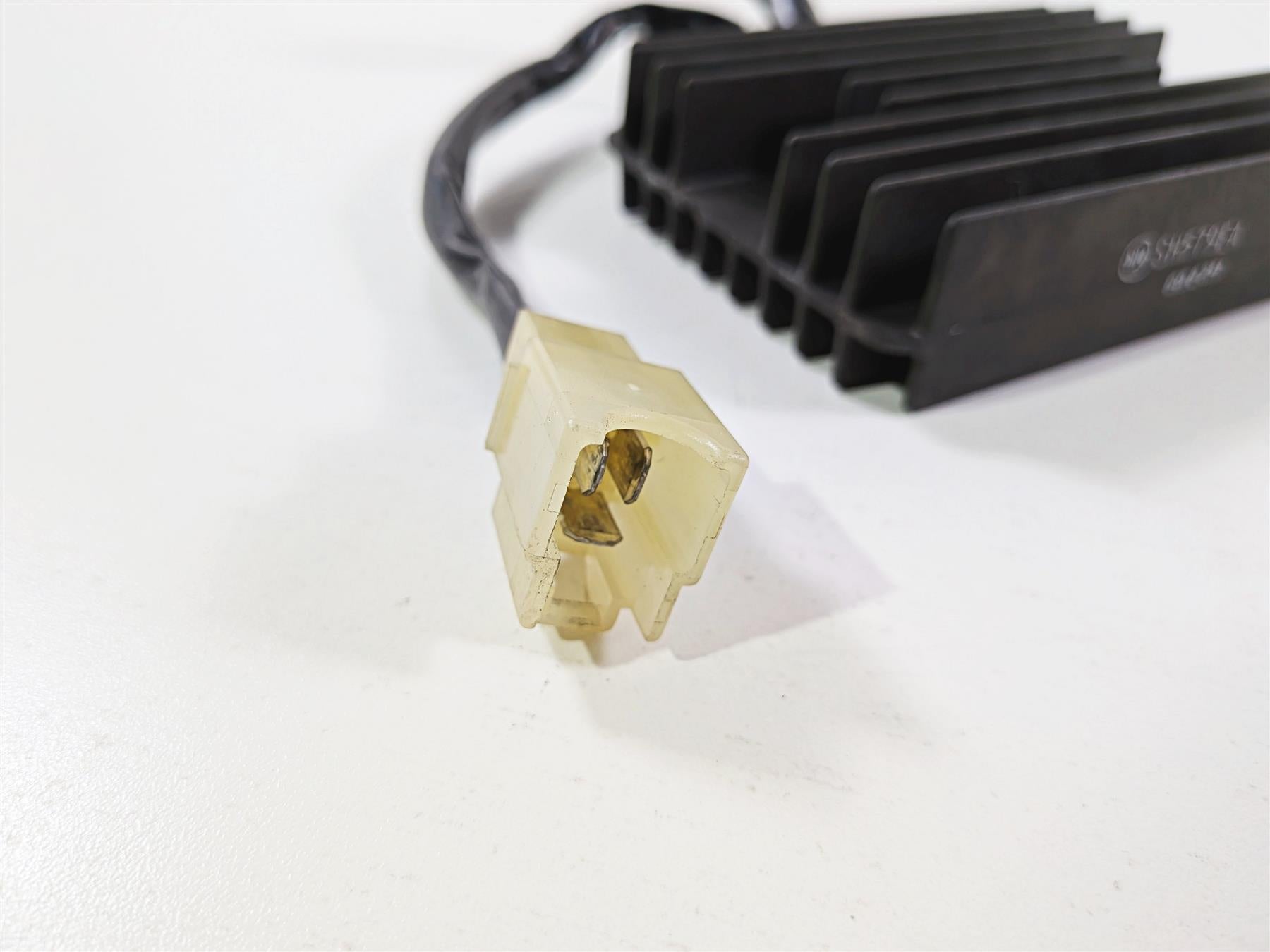2011 Ducati Streetfighter 1098 S Rectifier Voltage Regulator 54040191A SH579EA {{ shop.shopifyCountryName }} - Mototech271