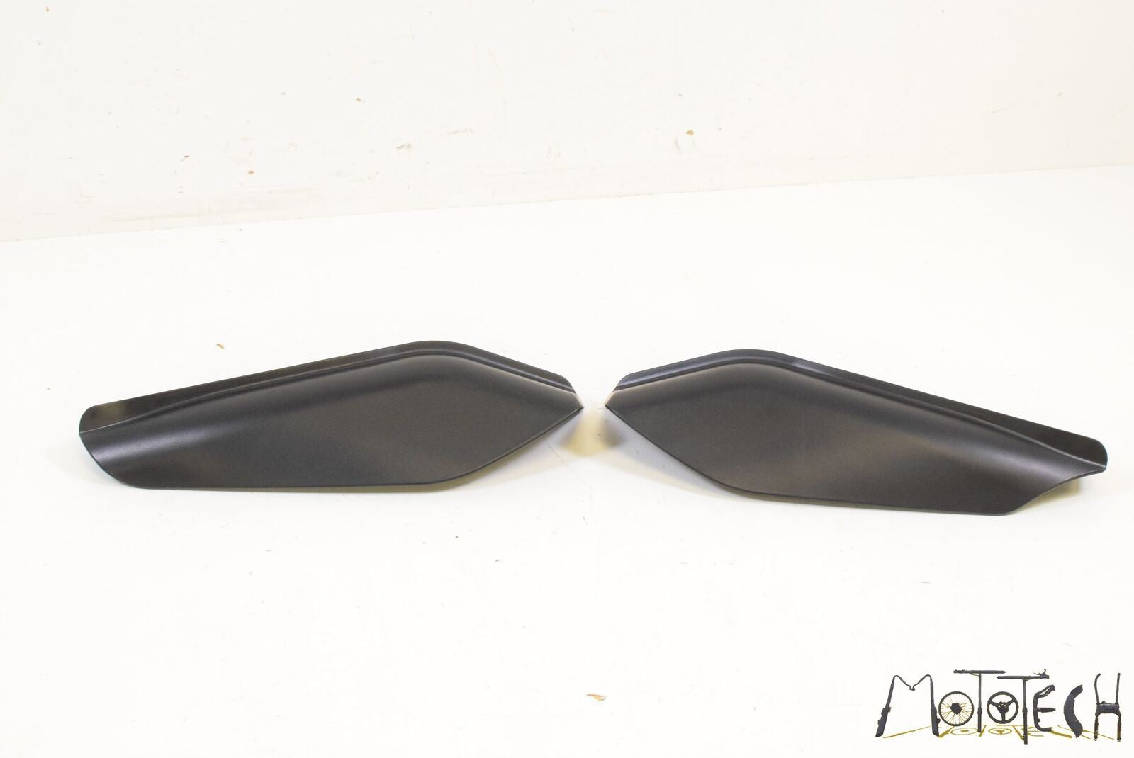 2011 Harley Touring FLTRU Road Glide Ultra Wind Deflector Side cover SET 58169-0