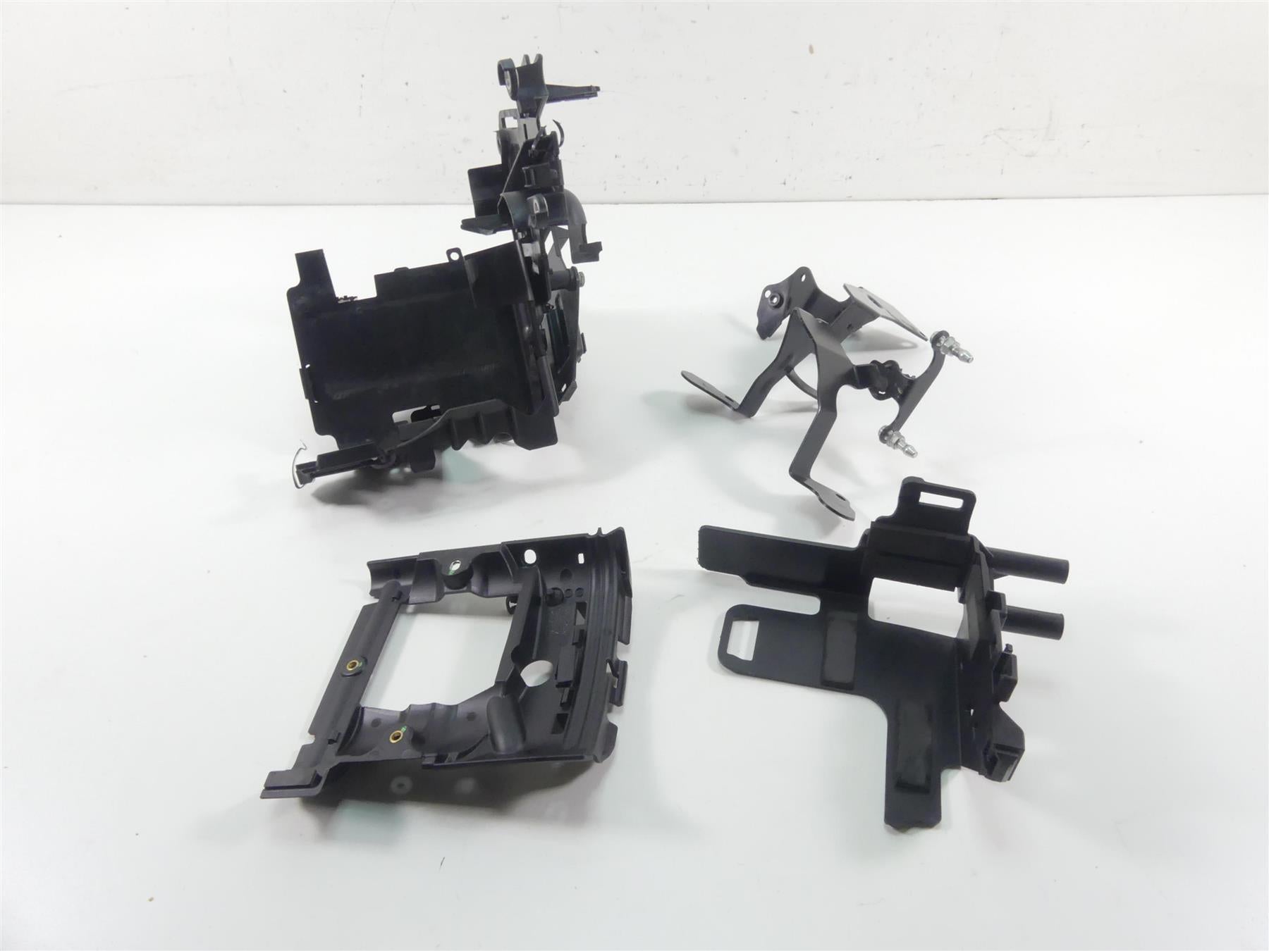 2018 Harley FXBRS Softail Breakout All Electrical Carrier Mount Holder Set 69201632 | Mototech271