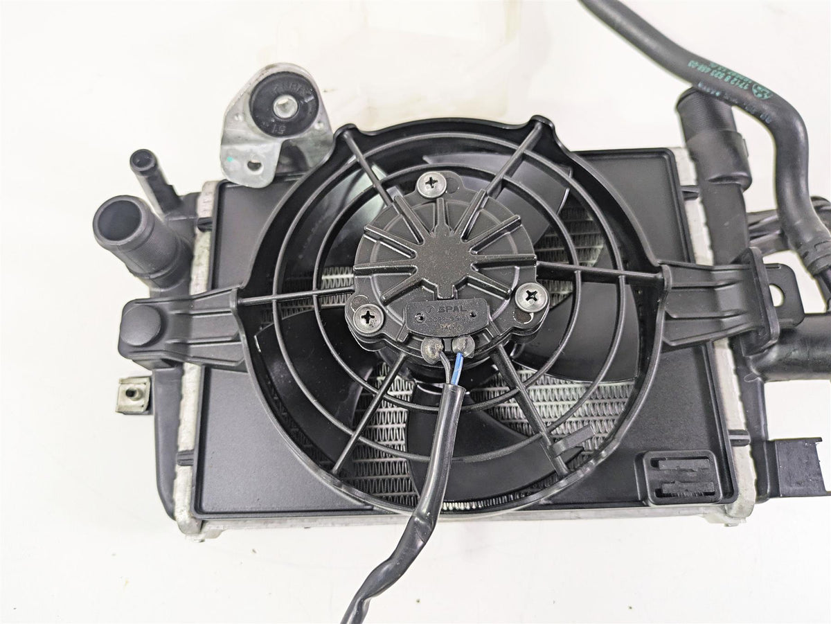 2016 BMW R1200RT K52 Right Radiator Fan Hoses Reservoir Set 17118546416 {{ shop.shopifyCountryName }} - Mototech271