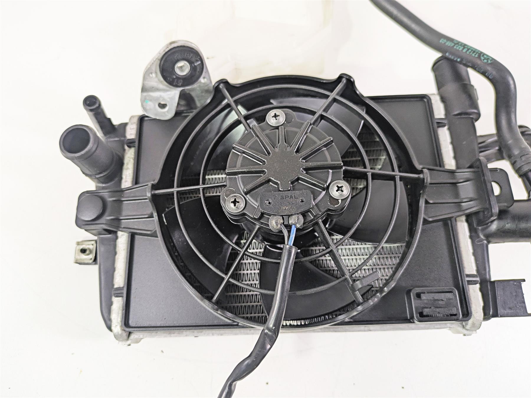 2016 BMW R1200RT K52 Right Radiator Fan Hoses Reservoir Set 17118546416 {{ shop.shopifyCountryName }} - Mototech271