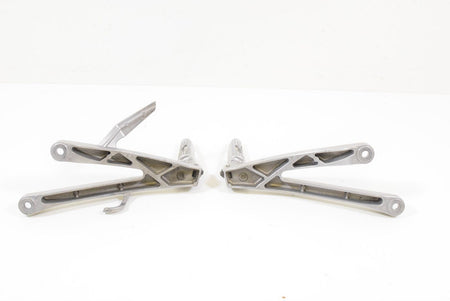 2007 Honda CBR600RR CBR600 RR Rear Passenger Footpeg Foot Peg Rest 50760-MFJ-D00 {{ shop.shopifyCountryName }} - Mototech271