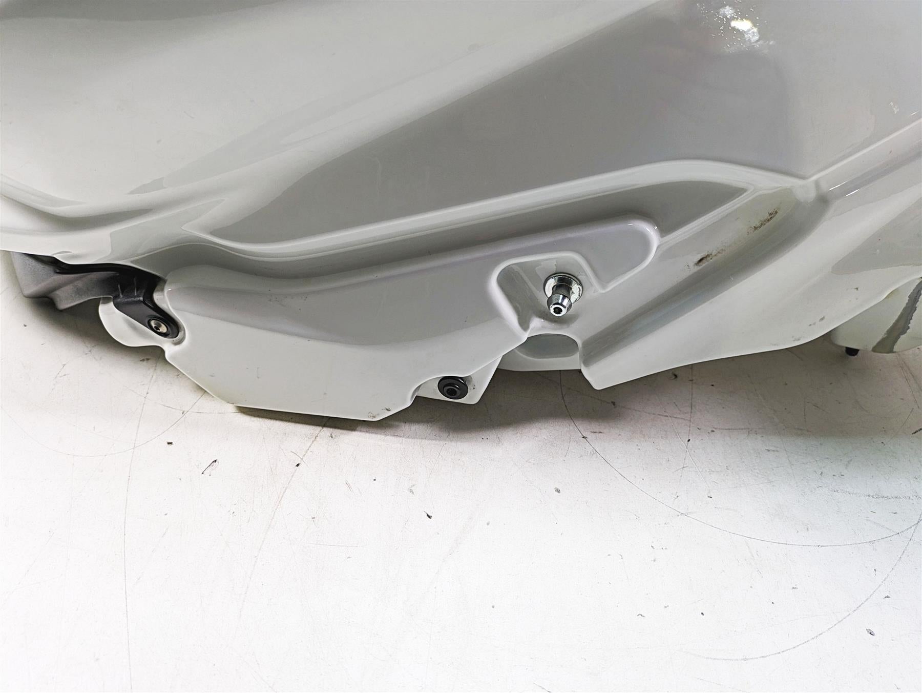 2013 MV Agusta F3 675 ERA Fuel Gas Petrol Tank Reservoir 8000B5984 8000B5480 {{ shop.shopifyCountryName }} - Mototech271