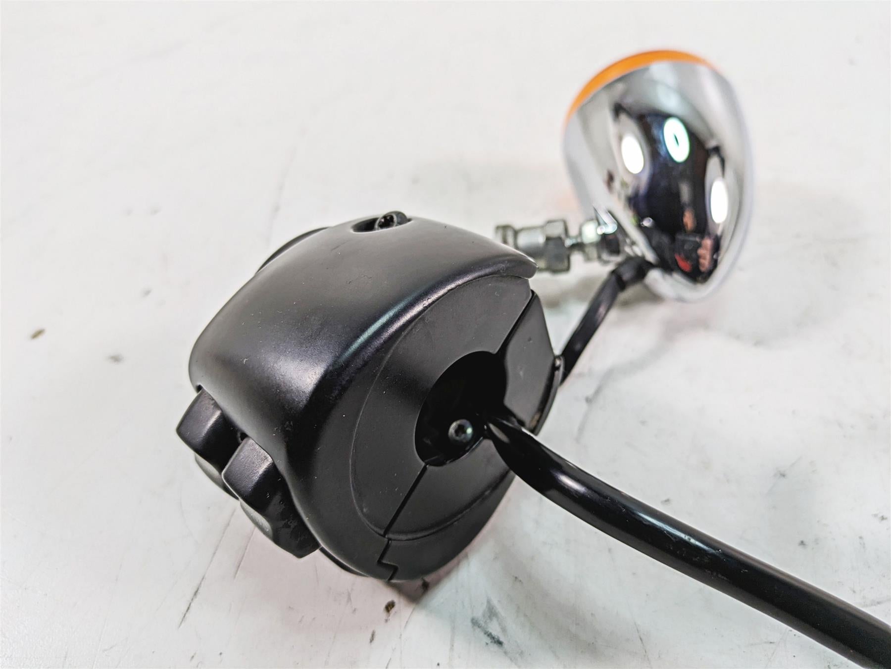 2015 Harley FXDL Dyna Low Rider Left Hand Control Switch + Led Blinker 72943-12A {{ shop.shopifyCountryName }} - Mototech271