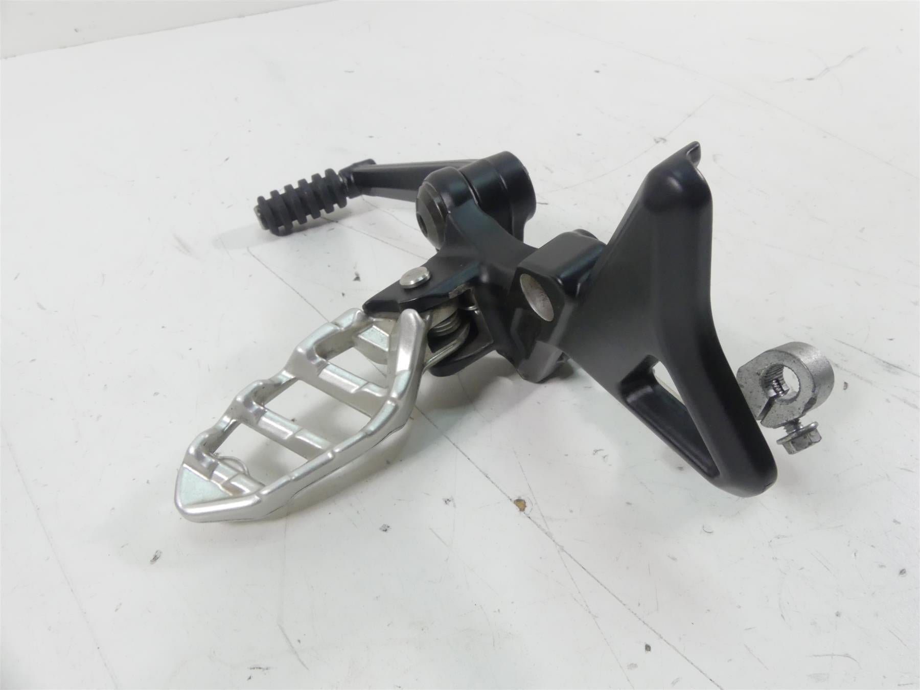 2019 Indian Motorcycle Co. FTR1200 Left Front Footpeg & Shifter Set 5142142 {{ shop.shopifyCountryName }} - Mototech271