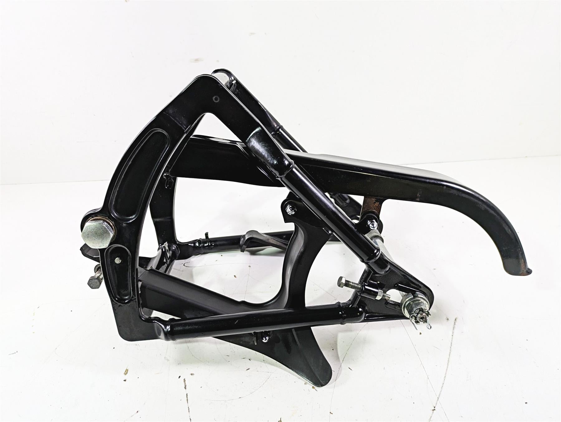2005 Harley Softail FLSTSCI Heritage Springer Rear Swing Arm + Axle 47573-00A {{ shop.shopifyCountryName }} - Mototech271