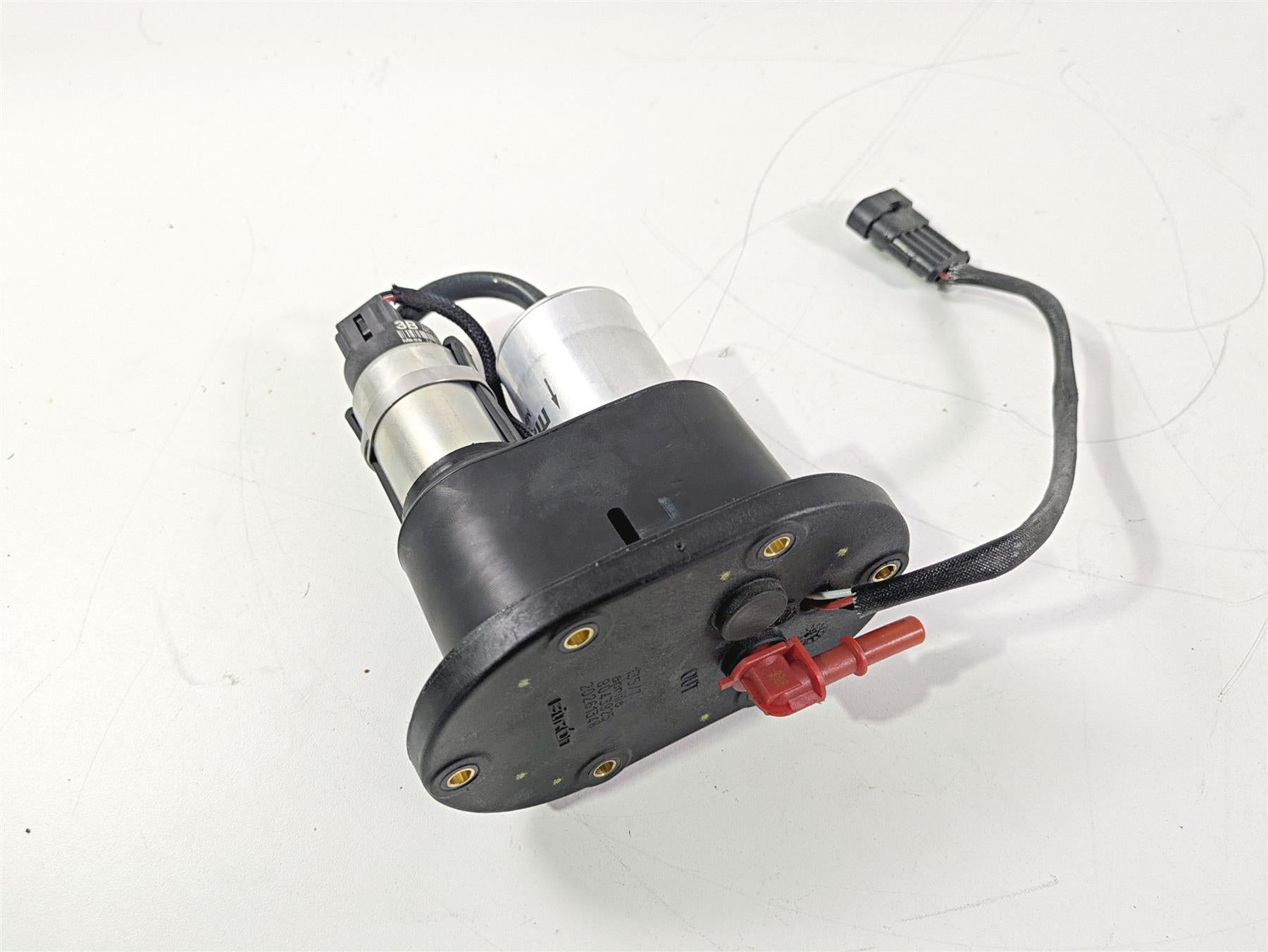 2017 Aprilia RSV 1100 Tuono V4 Factory Fuel Gas Petrol Pump - Tested B043925 {{ shop.shopifyCountryName }} - Mototech271