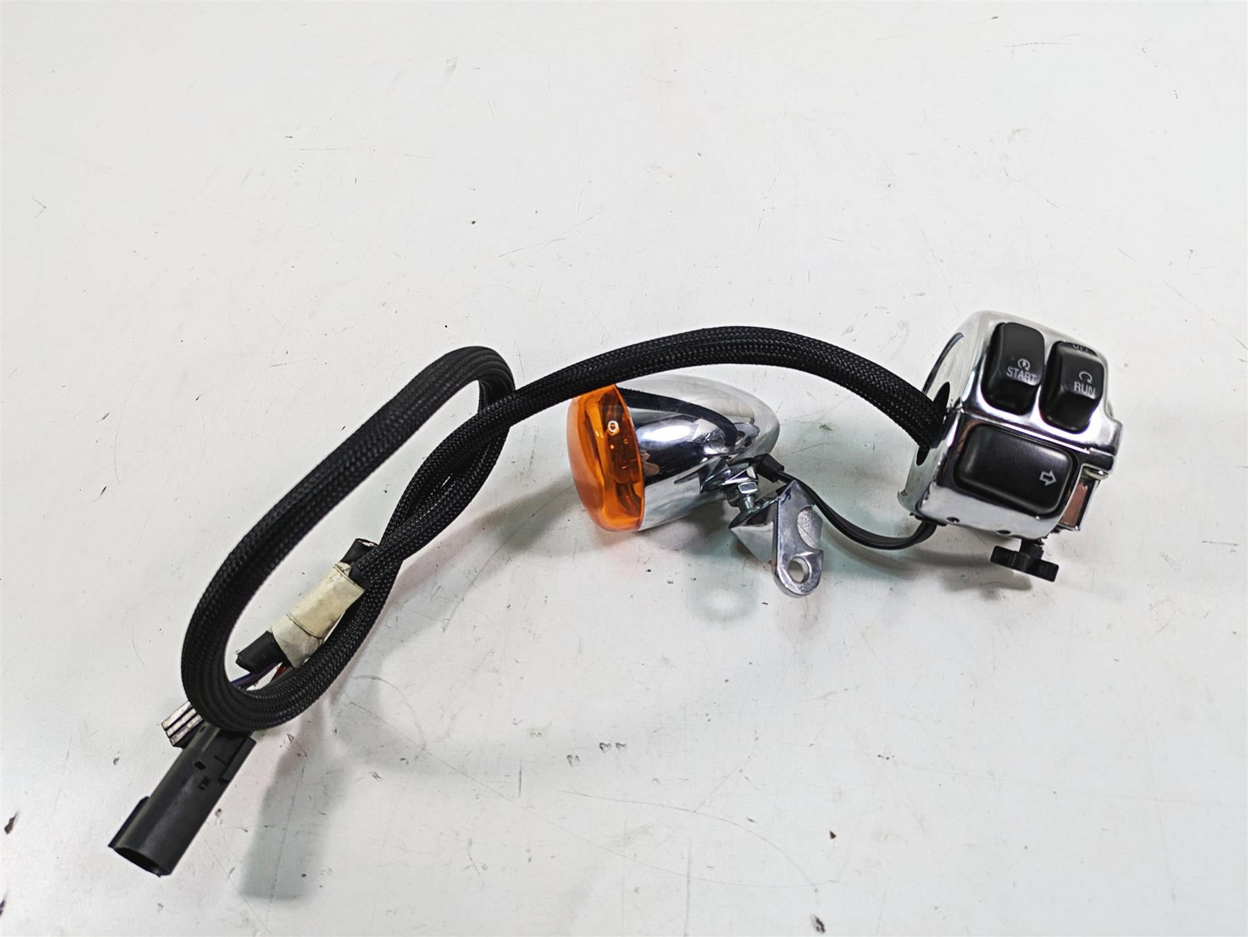 2009 Harley Dyna FXDFSE CVO Fat Bob Right Control Switch + Blinker Read 71684-06 {{ shop.shopifyCountryName }} - Mototech271