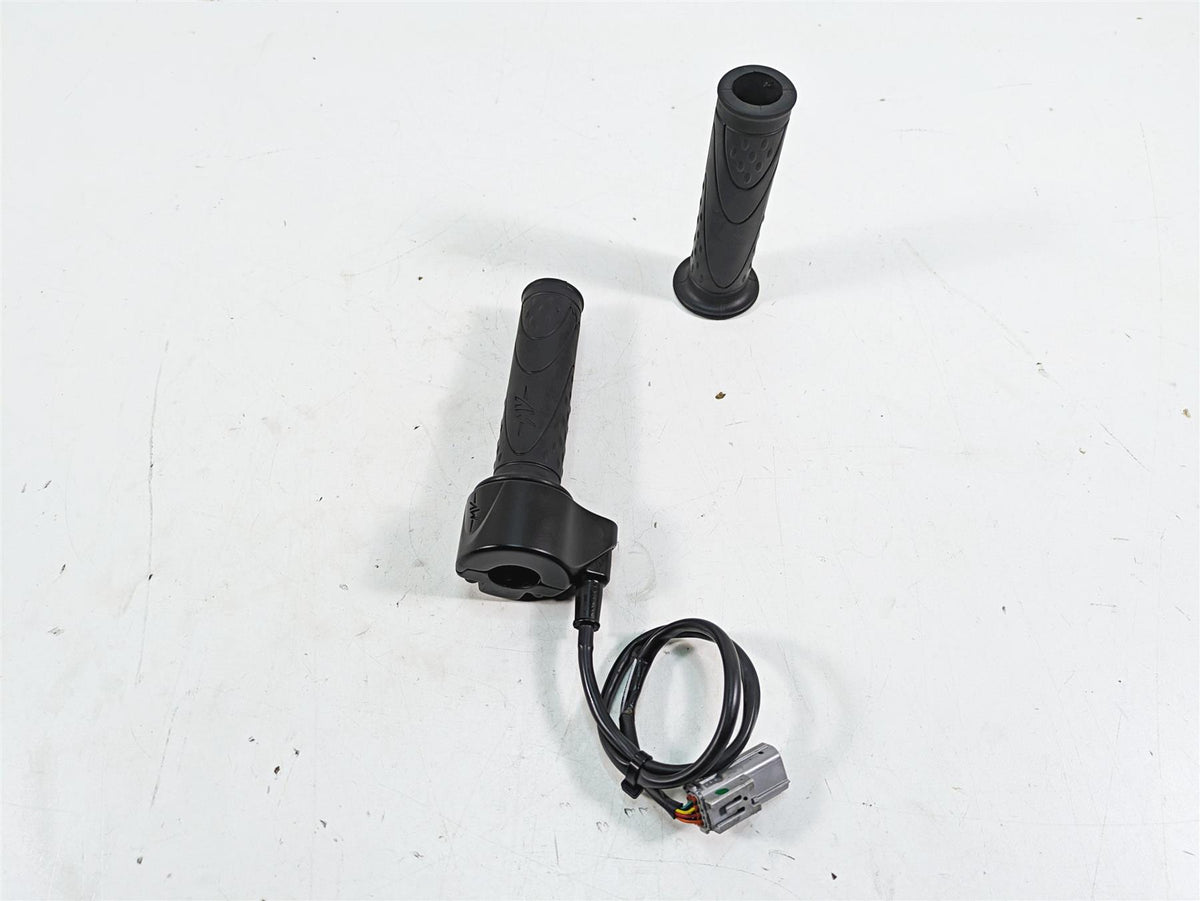 2017 Mv Agusta Dragster 800 Ride Fly By Wire Throttle Hand Grip 8A00B5444 {{ shop.shopifyCountryName }} - Mototech271