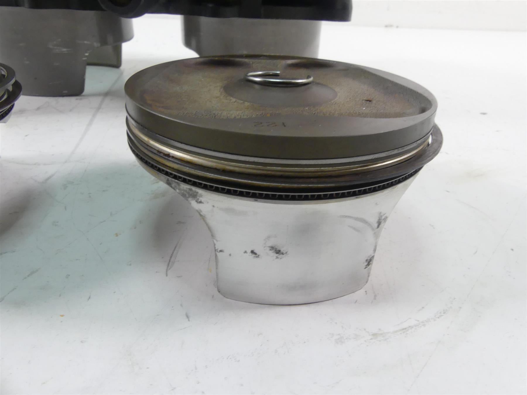 2017 Triumph Thruxton 1200 R Cylinder Jug Piston Set 4K T1167220 {{ shop.shopifyCountryName }} - Mototech271