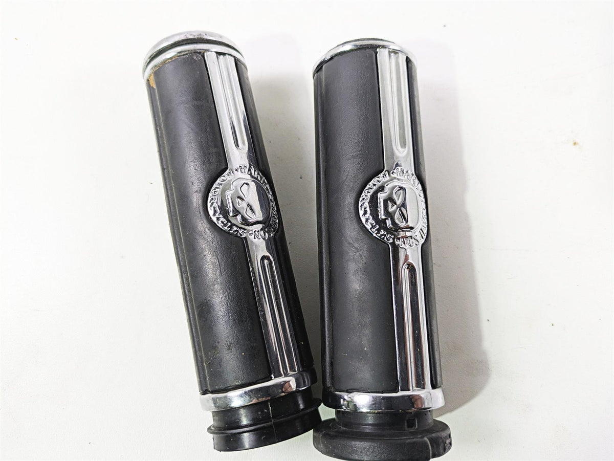 2016 Harley Touring FLHR Road King Willie G Skull Hand Grips - Read 56741-04 {{ shop.shopifyCountryName }} - Mototech271