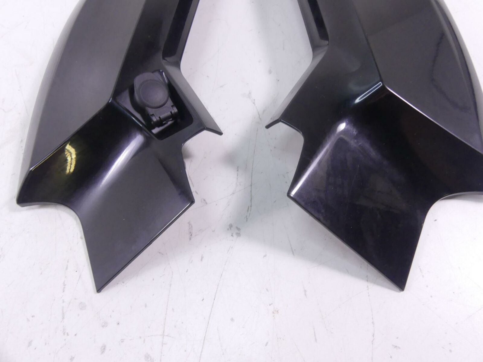 2018 BMW K1600 Bagger Between Leg Side Cover Faring Cowl Set 8557353 {{ shop.shopifyCountryName }} - Mototech271