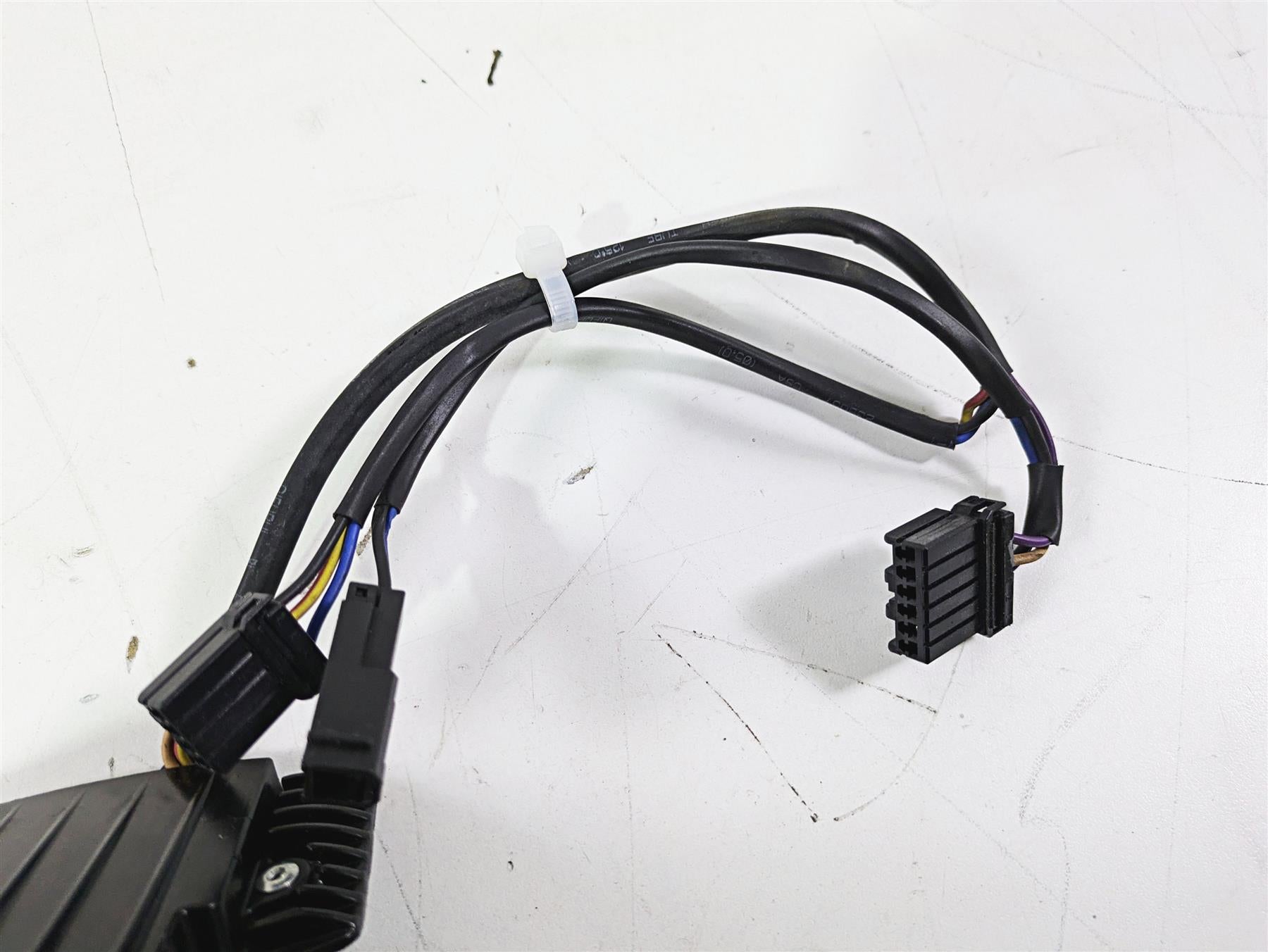 2010 Harley VRSCF Muscle Rod Taillight Tail Light Lamp 69391-09 {{ shop.shopifyCountryName }} - Mototech271
