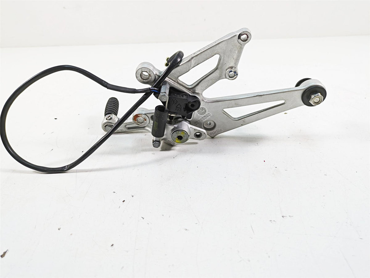 2020 Aprilia Tuono V4 Factory Right Front Footpeg Mount & Brake Ped 2B003415 {{ shop.shopifyCountryName }} - Mototech271