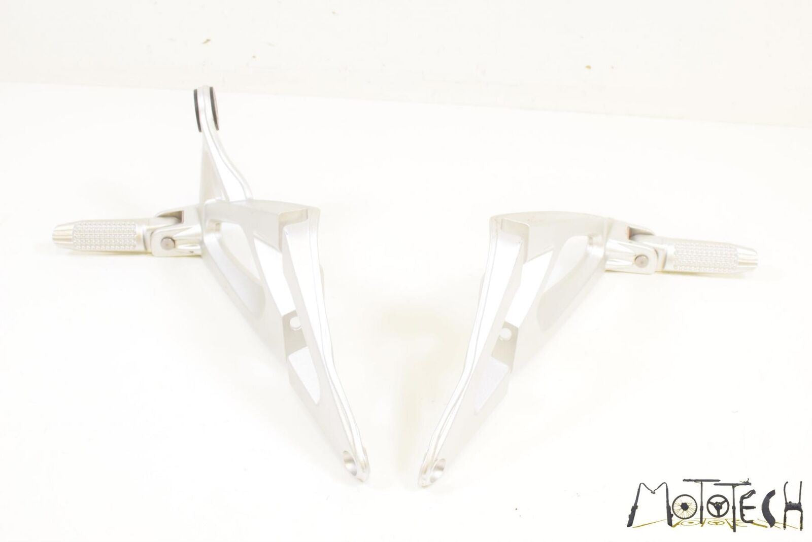 2006 BMW K1200S K1200 S K40 Rear NICE Passenger Footpeg Rest SET 46717660170 {{ shop.shopifyCountryName }} - Mototech271