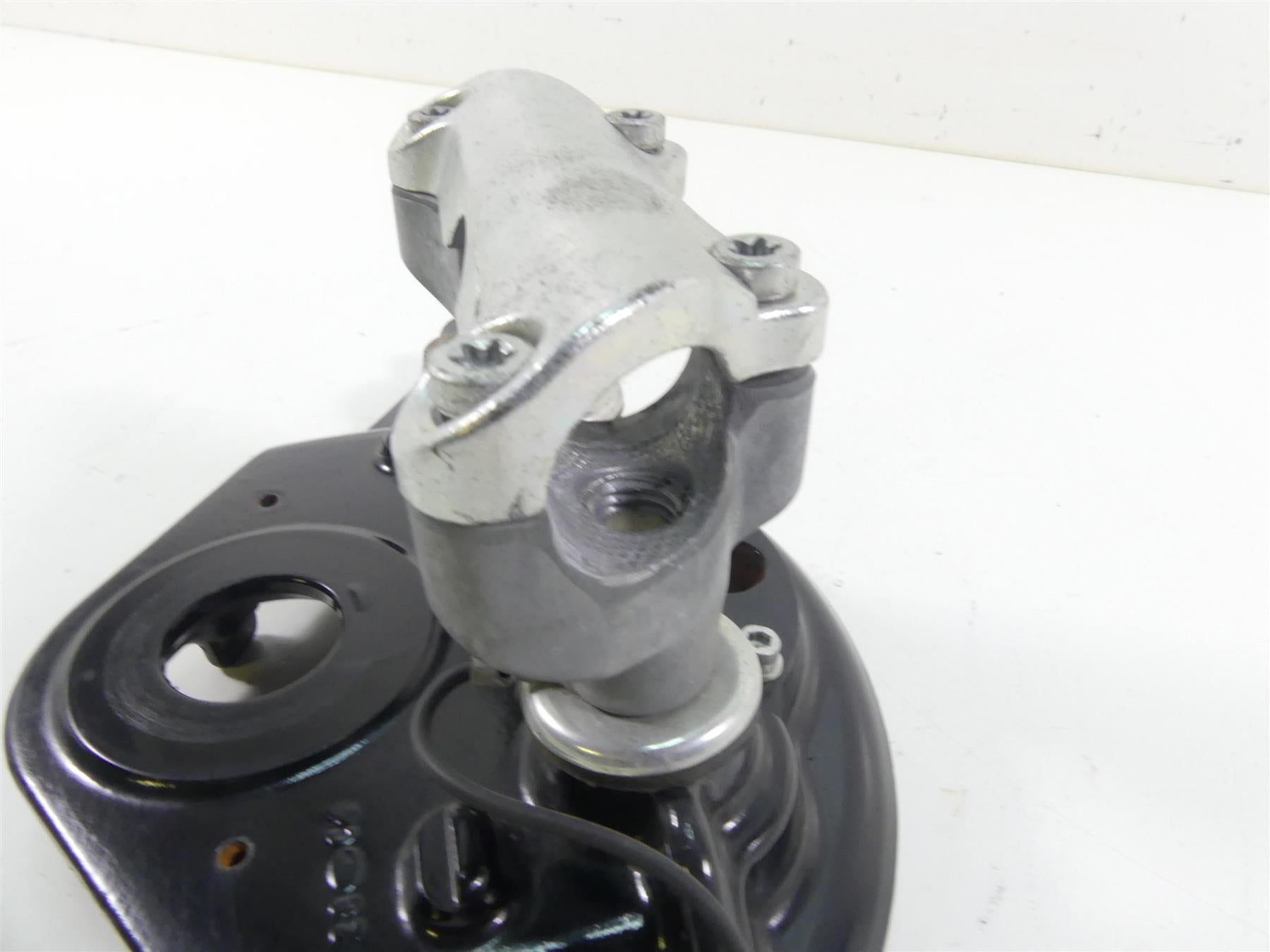 2013 Harley Touring FLHX Street Glide Upper Triple Tree Steering Clamp 45435-10 {{ shop.shopifyCountryName }} - Mototech271