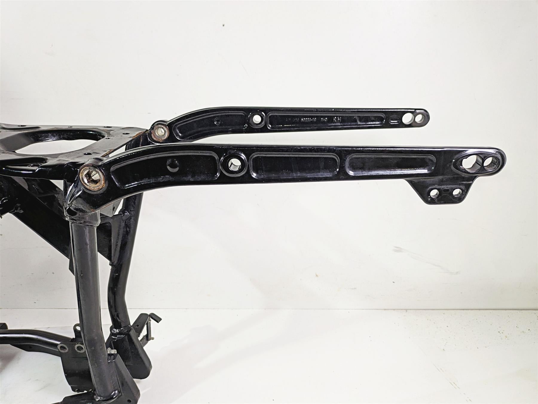 2016 Harley FXDWG Dyna Wide Glide Straight Main Frame Chassis 34dgr 47748-10A {{ shop.shopifyCountryName }} - Mototech271
