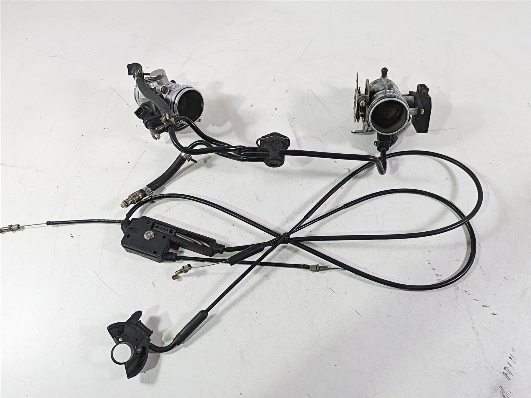 2004 BMW R1150GS R21 Throttle Body Set & Junction Box 13541342495 13541342496 {{ shop.shopifyCountryName }} - Mototech271