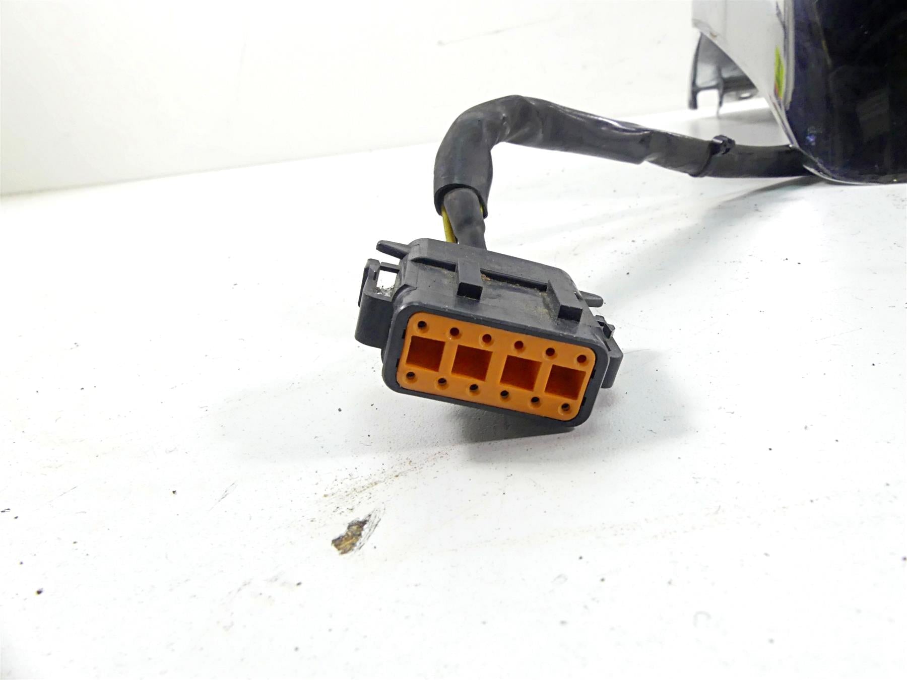 2004 Harley Touring FLHTCUI Electra Glide Fuel Tank Dash Cover 61270-98A {{ shop.shopifyCountryName }} - Mototech271