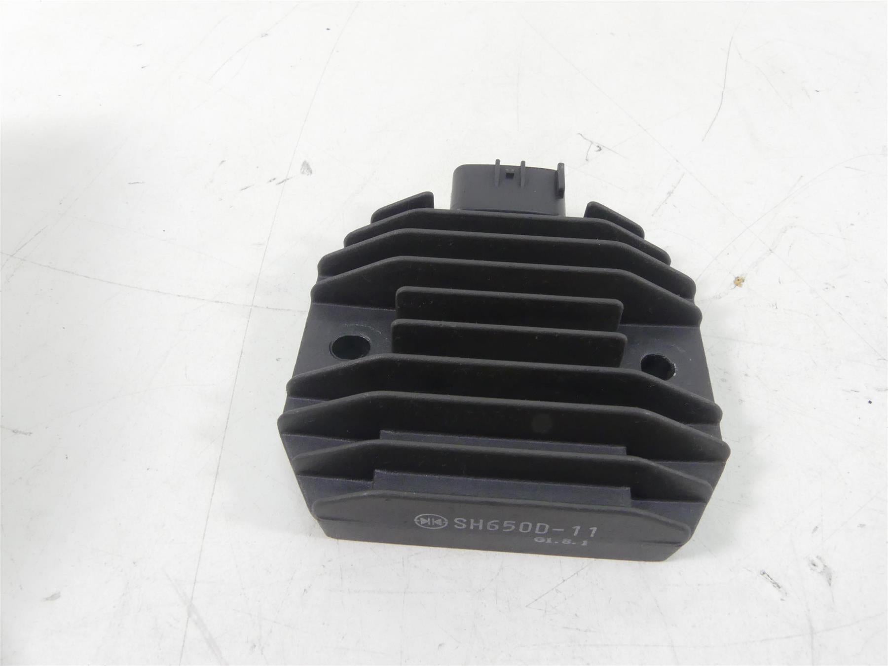 2002 Yamaha XVS1100 V-Star Rectifier Voltage Regulator 5BN-81960-00-00 SH650D-11 {{ shop.shopifyCountryName }} - Mototech271