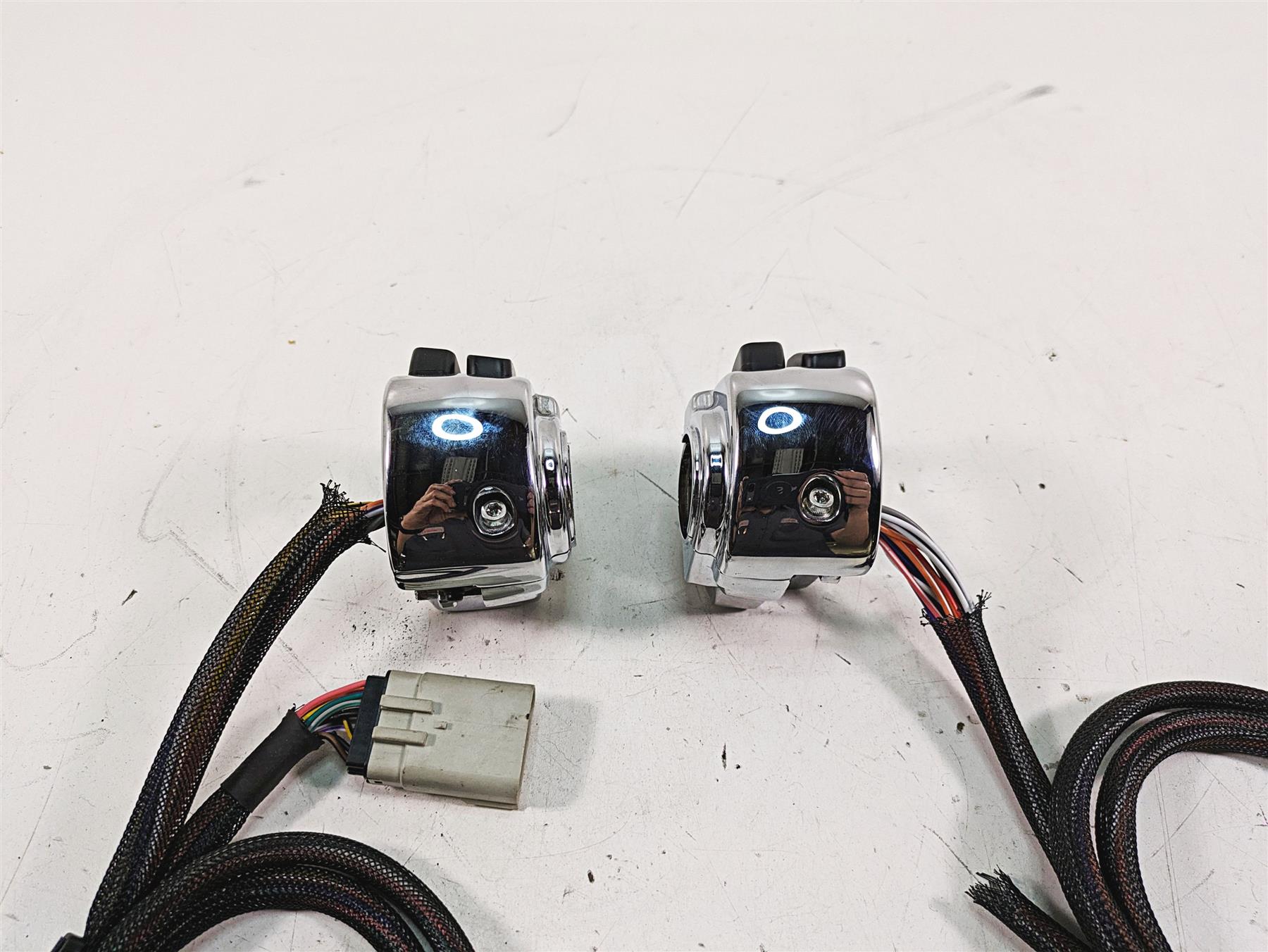 2010 Harley Touring FLHTCU Electra Glide Chrome Control Switch Set Read 71682-06 {{ shop.shopifyCountryName }} - Mototech271