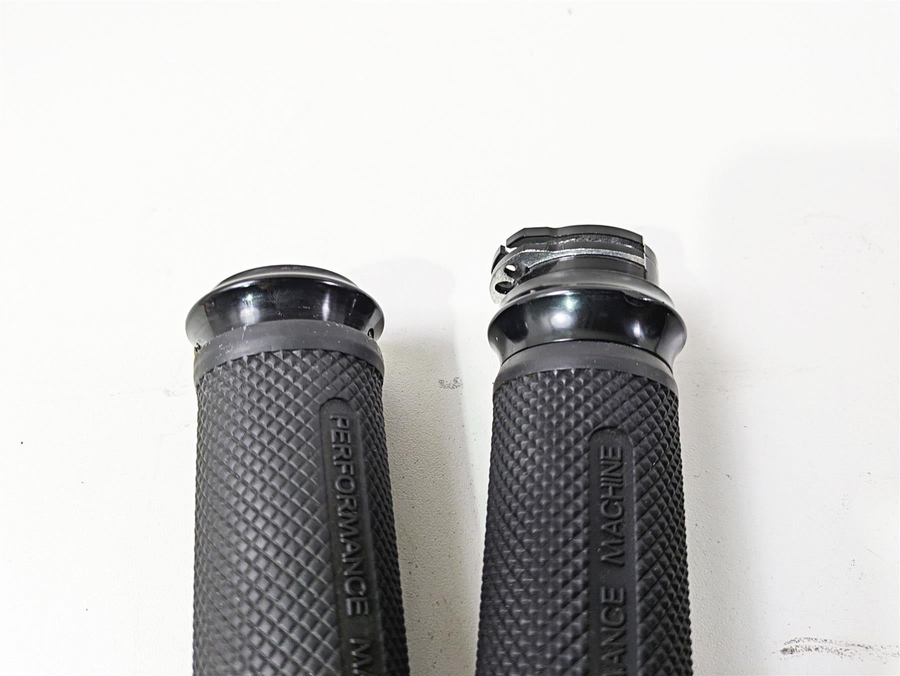 2011 Harley FXDC Dyna Super Glide Performance Machine Apex Grips 0063-2043-BM {{ shop.shopifyCountryName }} - Mototech271