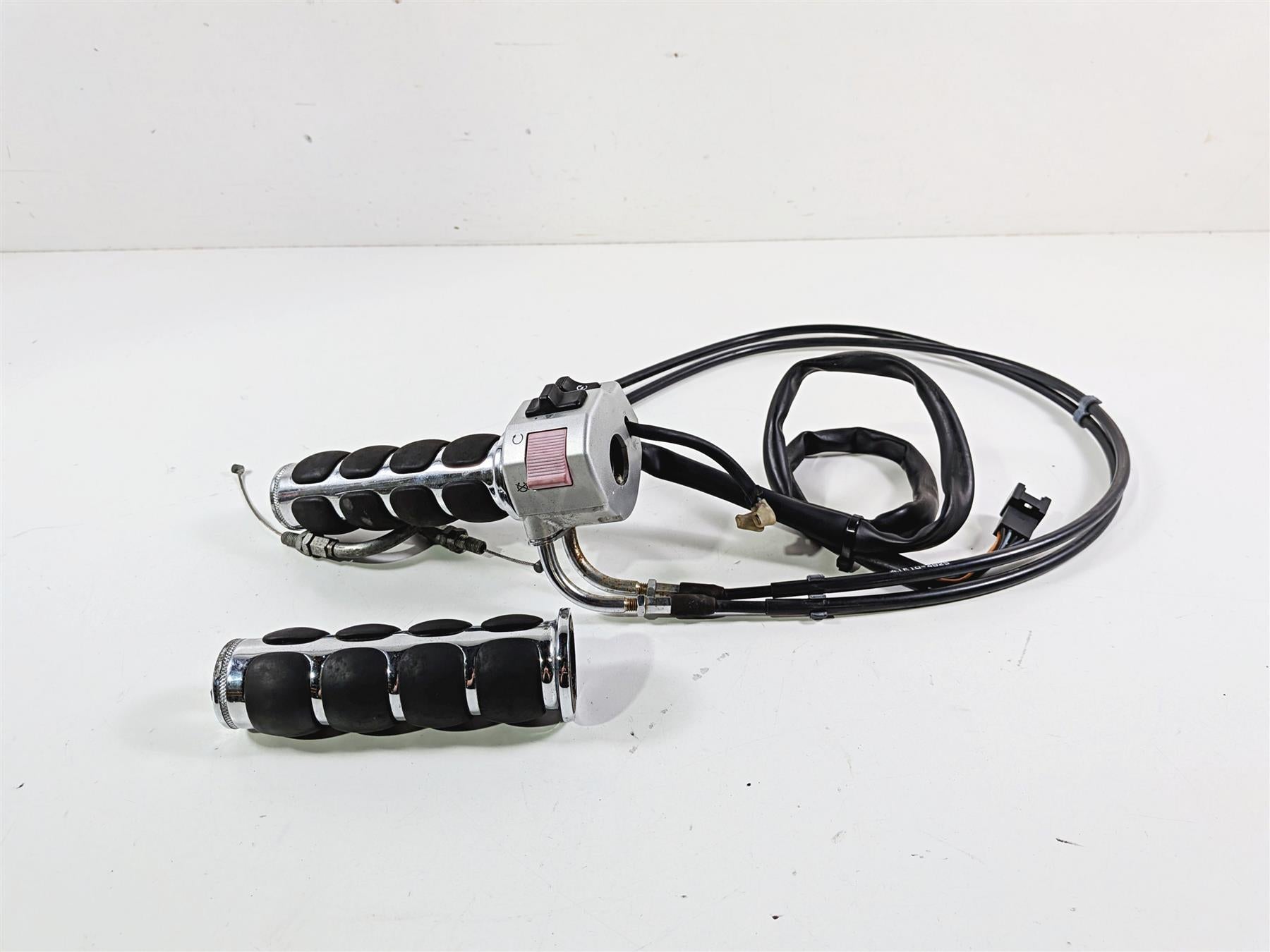 2004 Suzuki VL800 Intruder Volusia Right Hand Control Switch 37200-41F90 {{ shop.shopifyCountryName }} - Mototech271